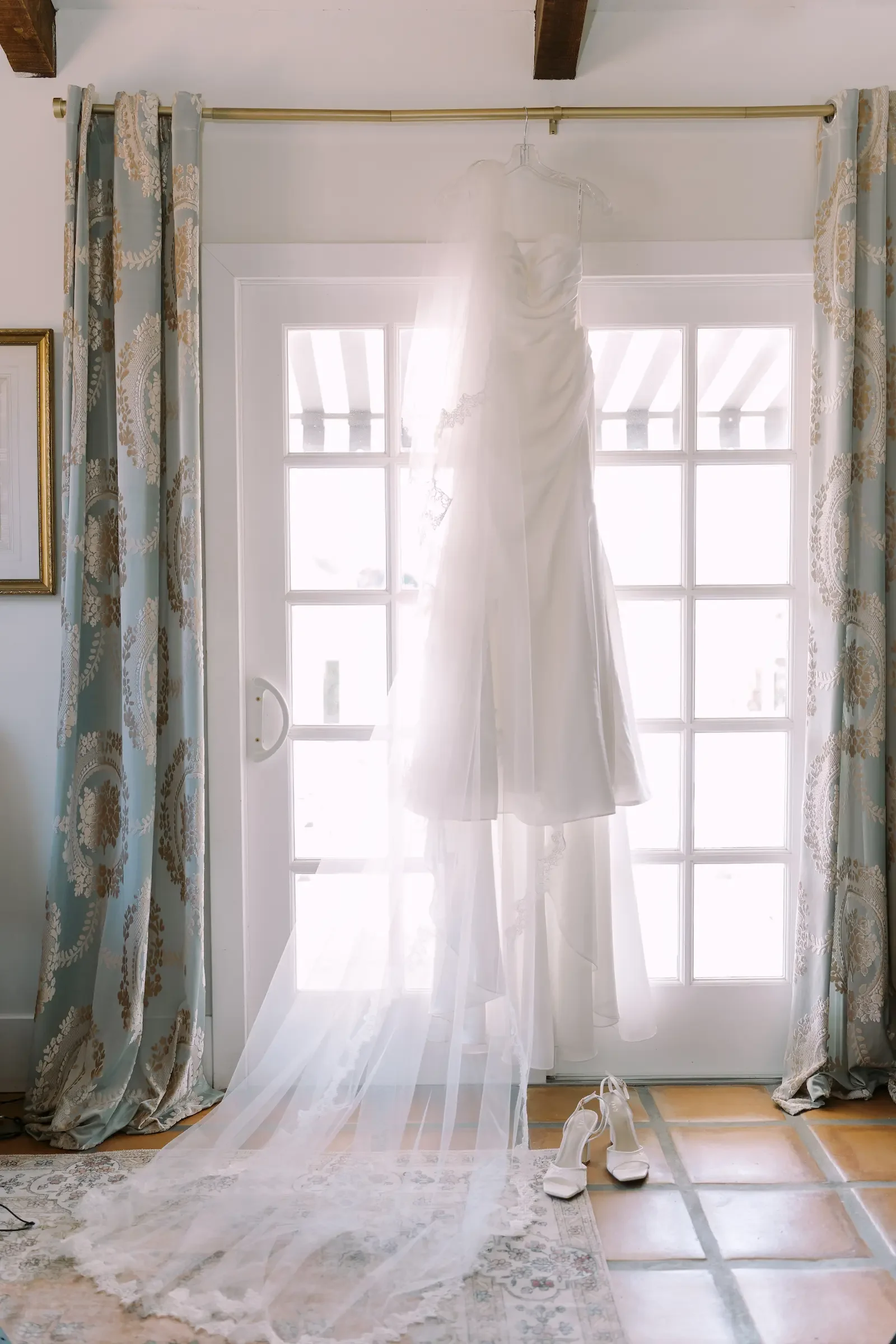 jeune-perche-estate-bridal-gown.webp