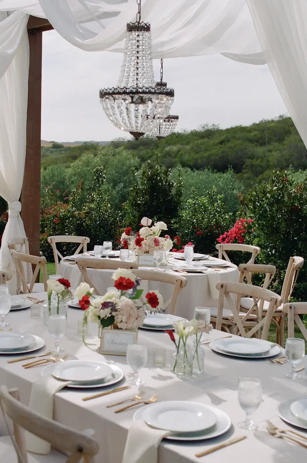 jeune-perche-estate-reception-details.webp