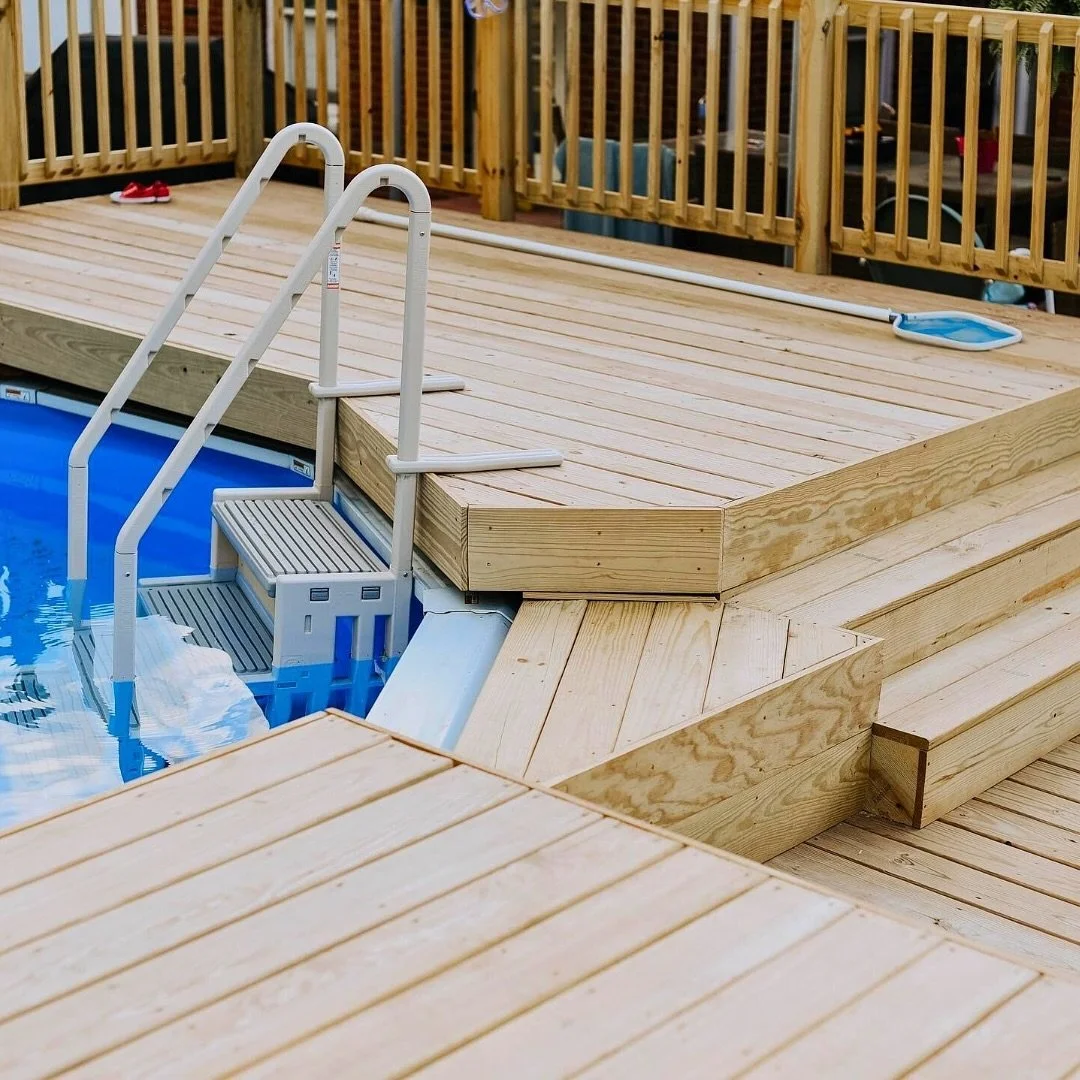 From meticulous planning to the final touch, this deck is designed for relaxation and style. Whether you&rsquo;re diving into poolside fun or enjoying a serene evening outside, we&rsquo;ve got you covered. 🛠️☀️ 

Ready to upgrade your backyard space
