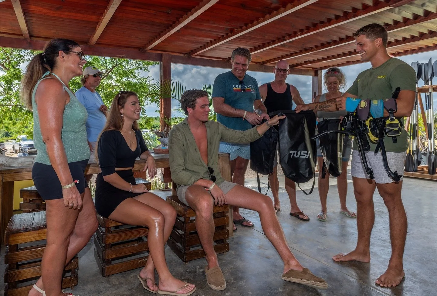 Before heading into Bonaire’s mangroves, every visitor receives a detailed introduction. With over 300 hectares of protected mangrove forest in Lac Bay, proper guidance ensures that this fragile ecosystem stays healthy while guests experience i