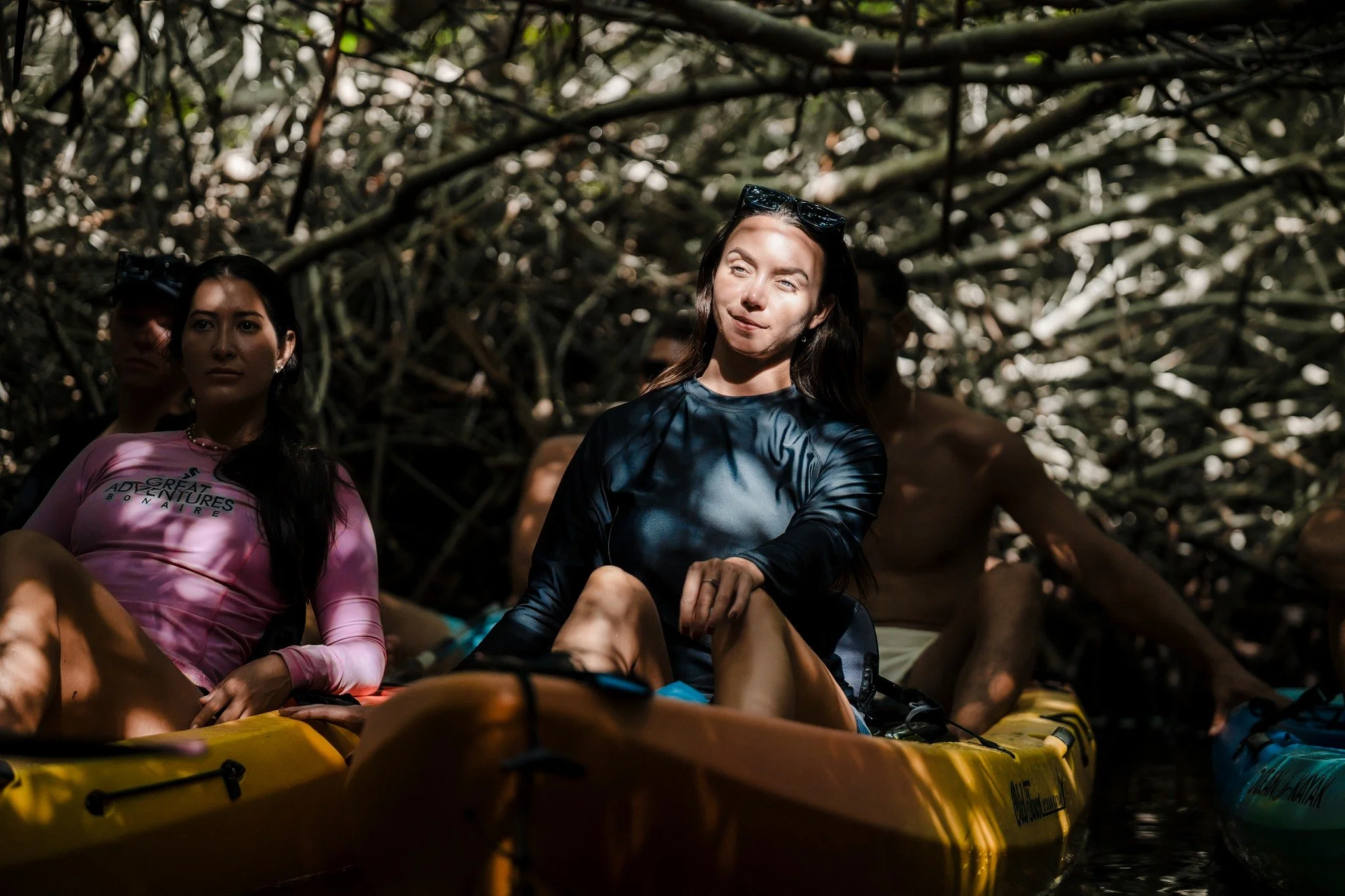 🌿 Into the green

Once you enter the mangroves, the scenery completely changes.

Mangrove roots create natural shelter for young fish and other marine life, which is why mangrove ecosystems are often described as nurseries of the sea. 🐟

There&rsqu
