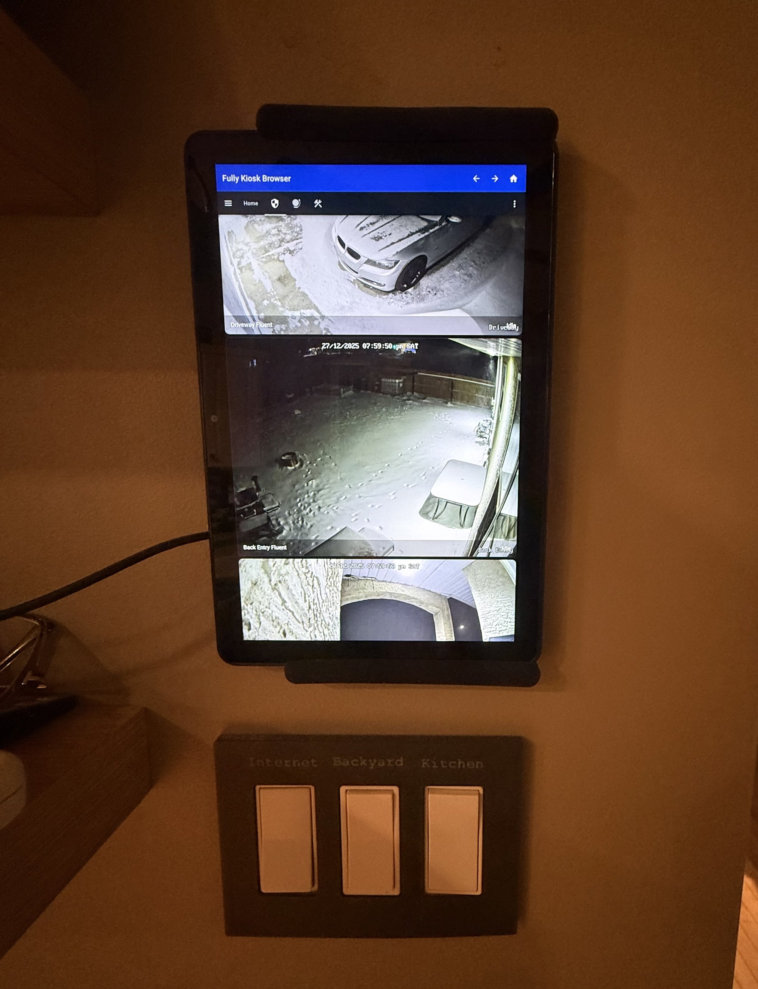 Amazon Fire HD 10 tablet in kiosk mode is a cost‑effective way to create a sleek wall‑mounted smart home control panel with a whole‑home overview using Home Assistant.