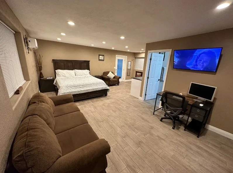 WhatsApp Image 2024-10-05 at 10.04.16 PM.jpeg