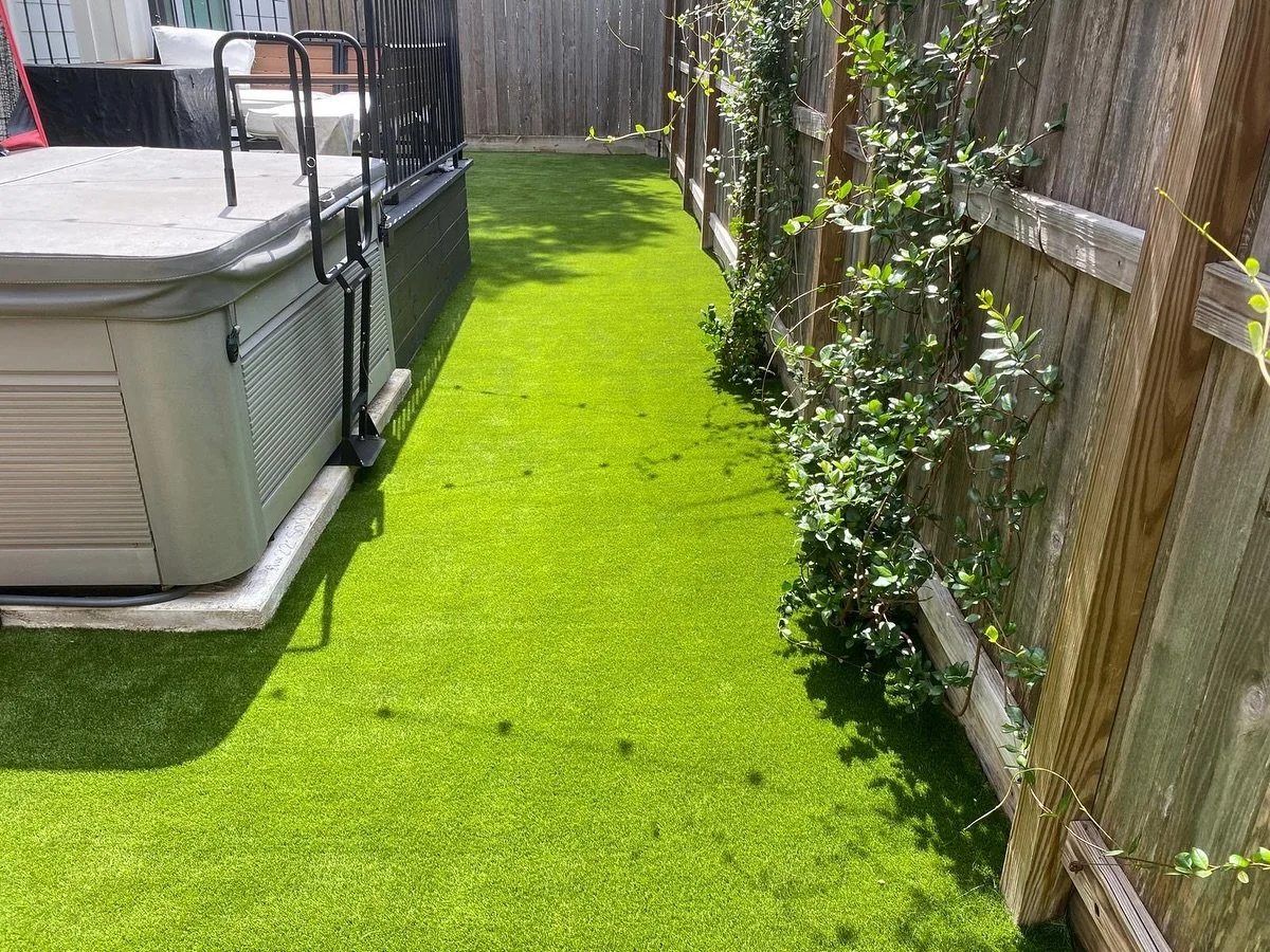 Just wrapped up our latest installation in West U. Pleased to report we have another happy customer! Thanks for the review! 

#turfinstallation #landscapinghouston #westuniversityplace #artificialturf #syntheticgrass #landscapedesi̇gn #houstonlandsca