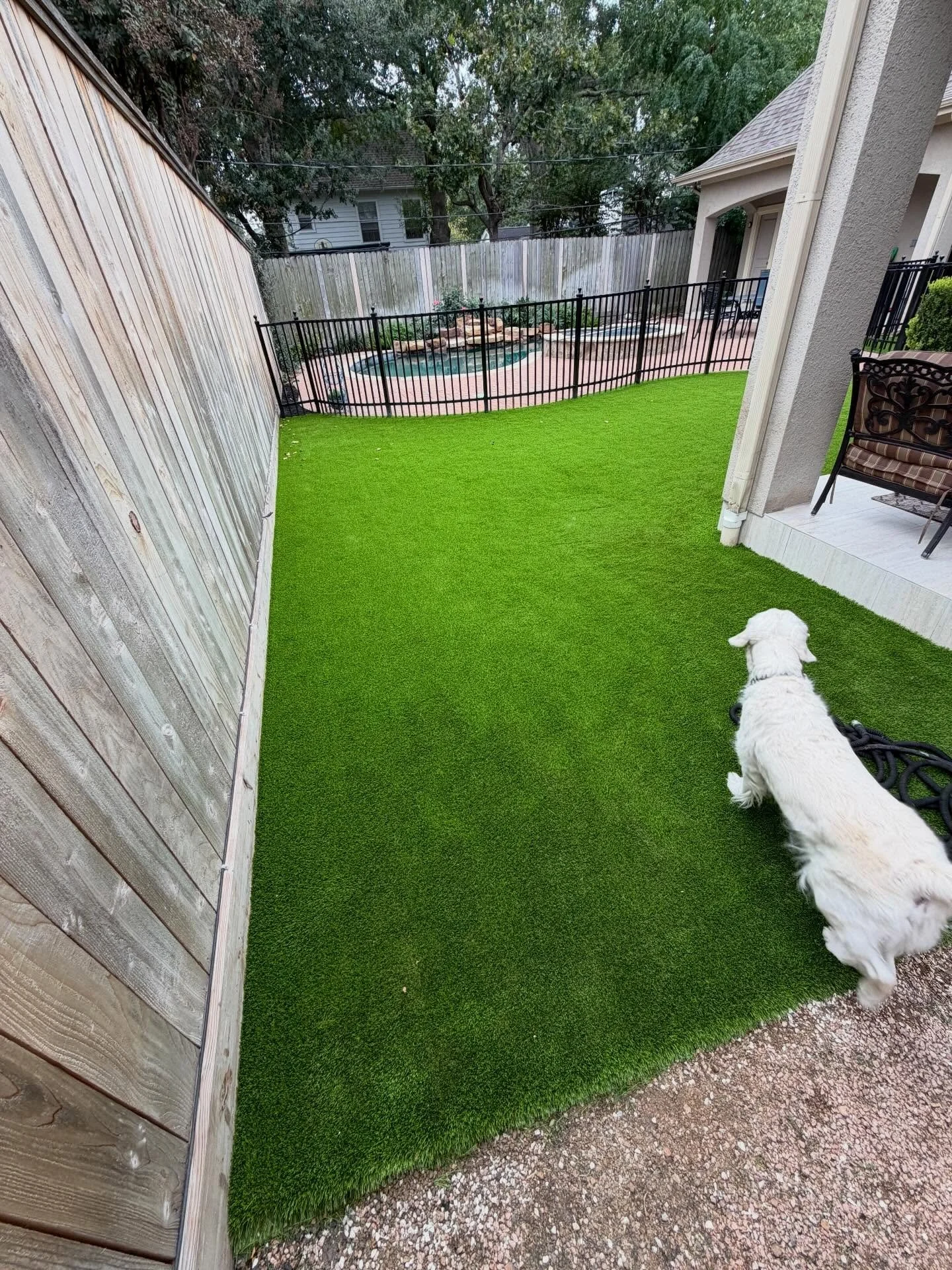 Another successful installation for this beautiful backyard in Tanglewood. We installed one of our more popular product lines (Deluxe), and were able to knock this out in one day! Check out our website below, and please reach out for a free estimate 