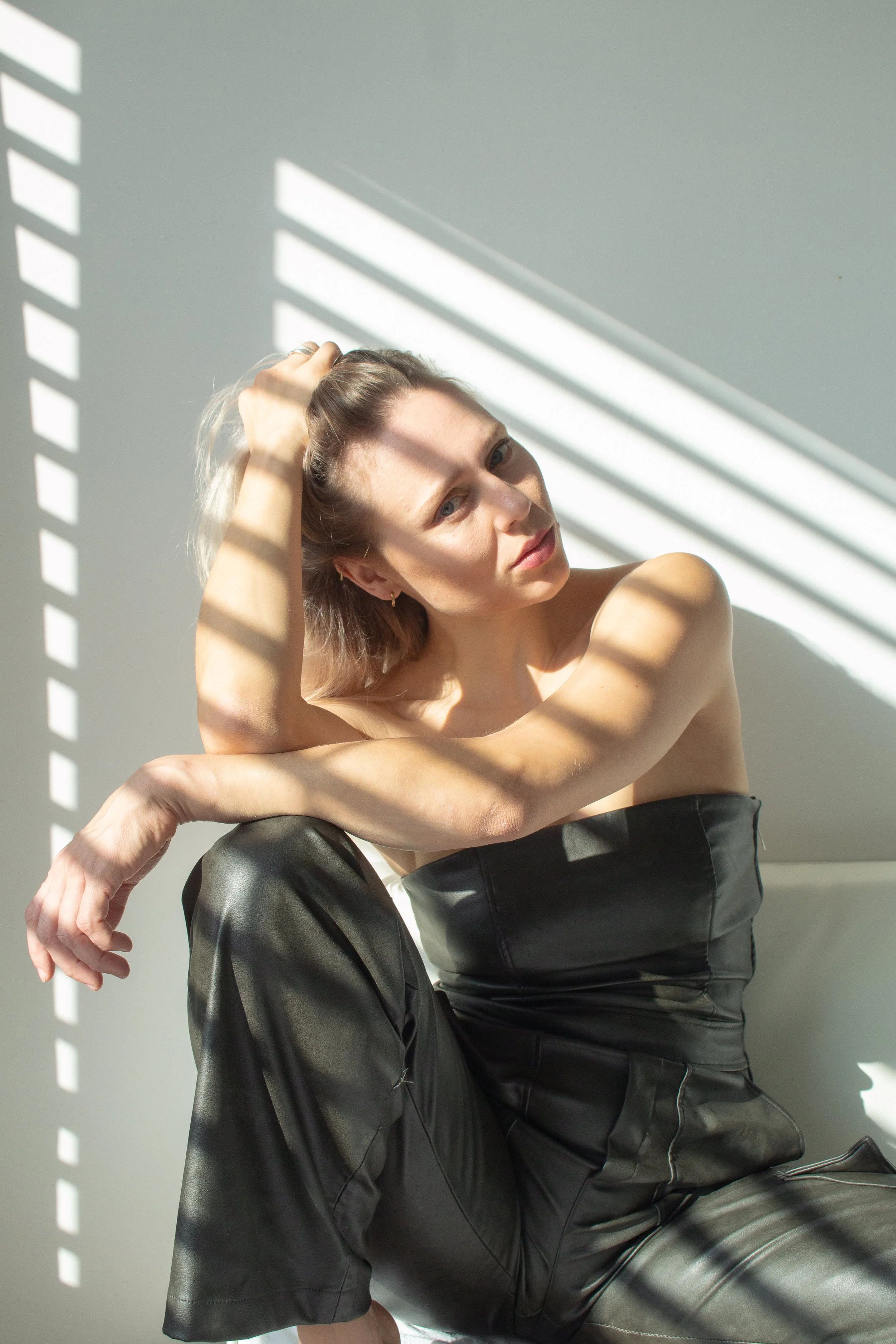 Studioshooting mit viel Schatten und Lichtspiel in Zürich