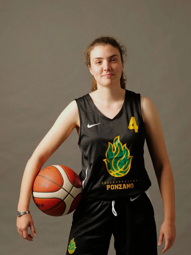 Giocatrice di basket promozione femminile della pallacanestro ponzano