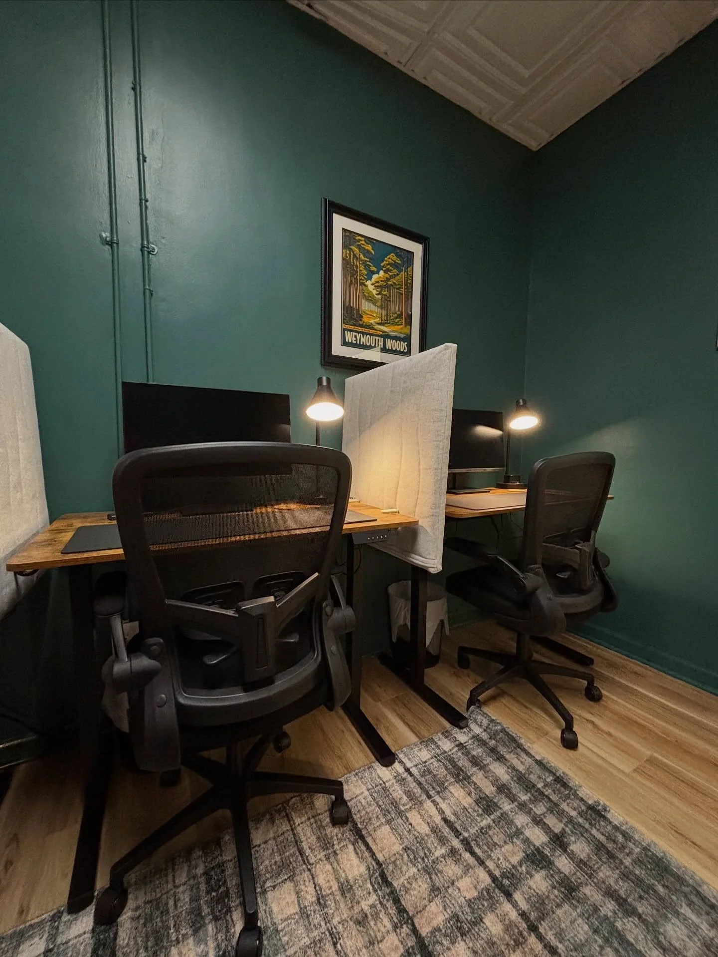 When your workspace kills your creativity, productivity goes with it.

At The Corner Collective, every corner is designed to inspire &mdash; from cozy spots to our collaborative conference room.

Work where your ideas can *actually* breathe.