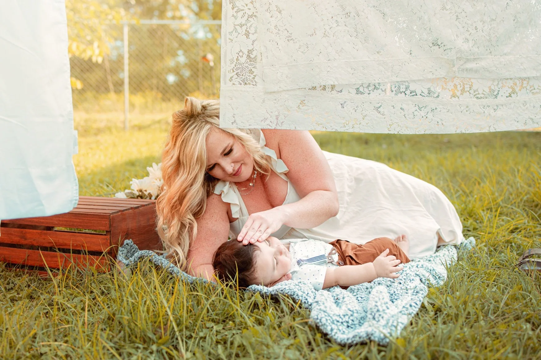 07-mom-baby-lace.jpg