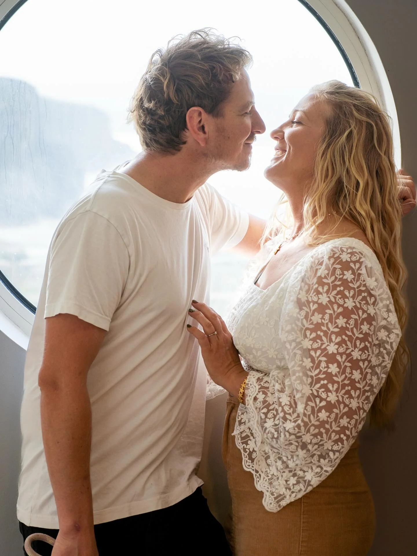 Throwback to this happy engagement shoot from Cornwall with Chloe &amp; Charlie at the beautiful Bedruthan steps hotel &amp; spa 🤍