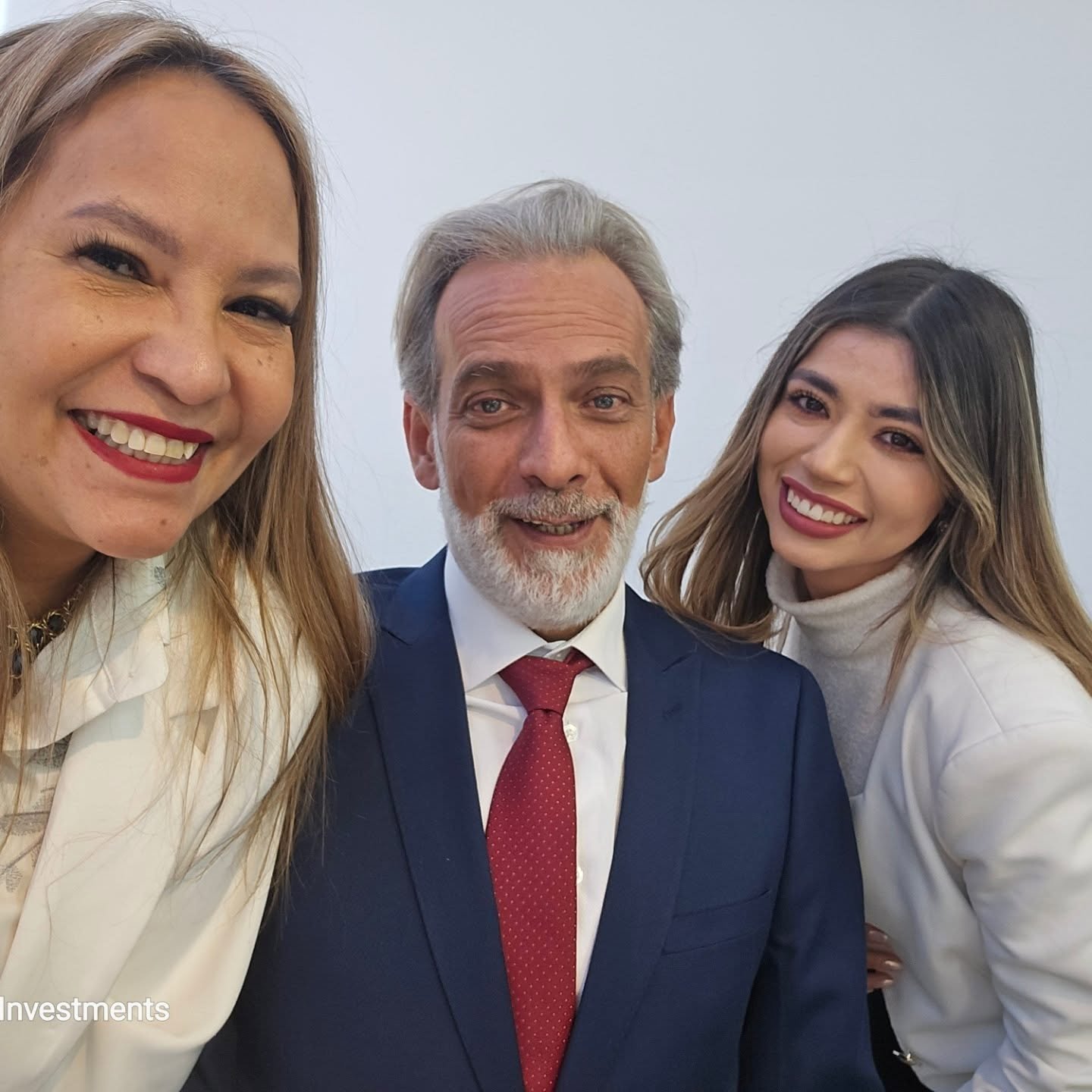 Cuando luchas incansablemente por un objetivo, no solo avanzas en resultados&hellip; tambi&eacute;n te cruzas con personas que creen en tu visi&oacute;n y deciden construirla contigo.
Hoy quiero poner en valor algo que para m&iacute; es clave: el equ