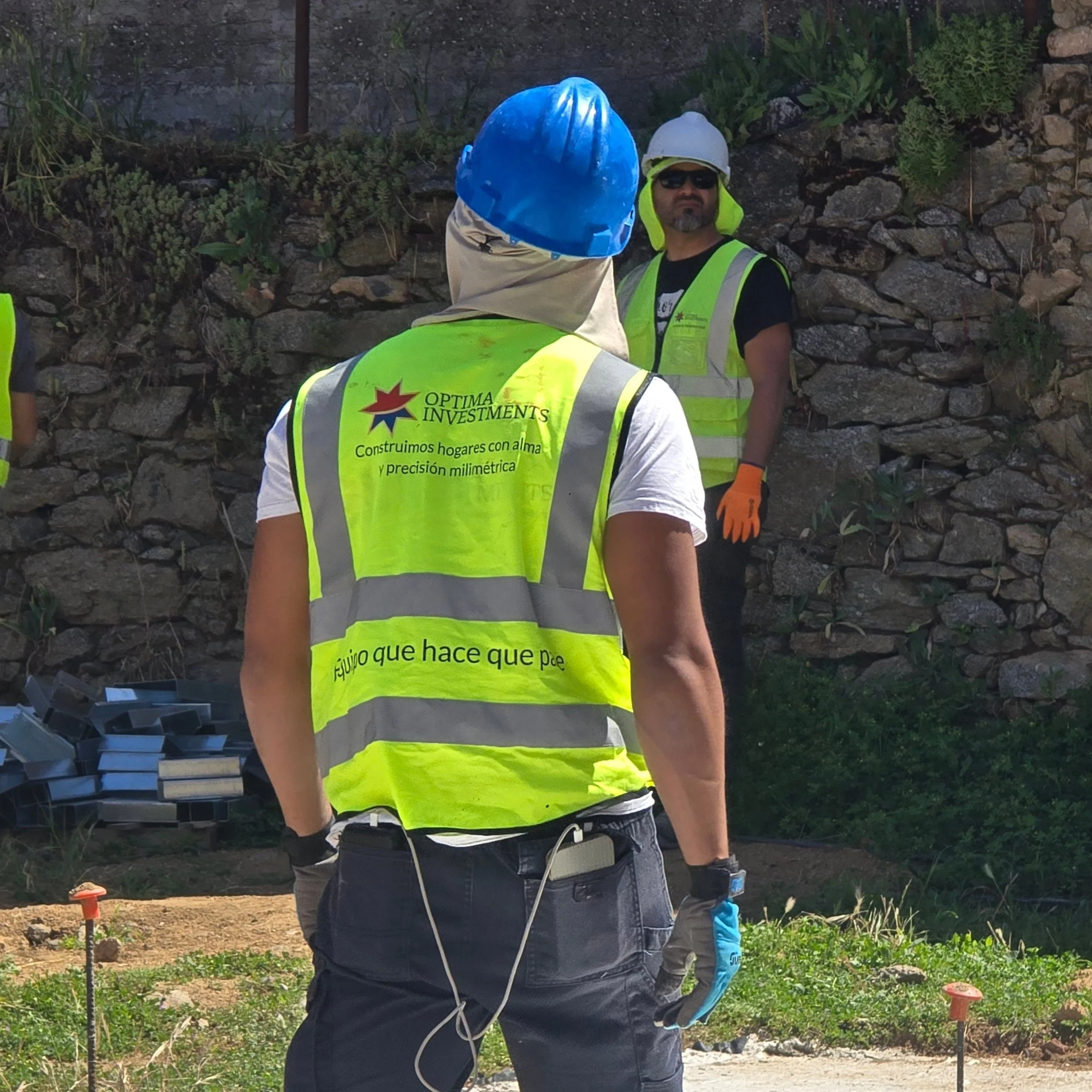 Detr&aacute;s de cada proyecto hay algo m&aacute;s que planos y materiales.
Hay coordinaci&oacute;n, compromiso y un equipo que lo da todo en cada detalle.
Porque no se trata solo de construir&hellip;
Se trata de construir bien.
#OptimaInvestments #C