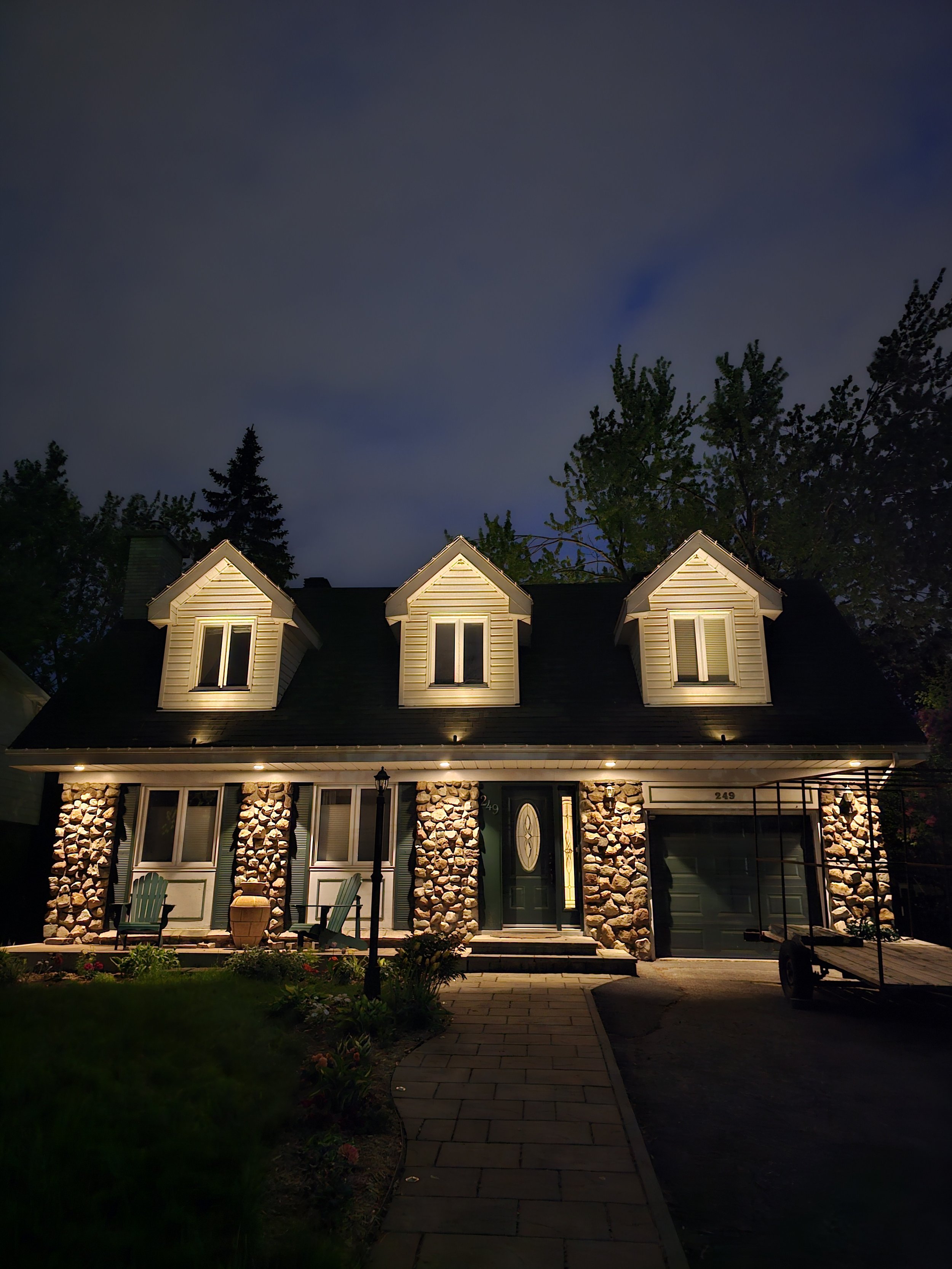Landscape Lighting House 1.jpg