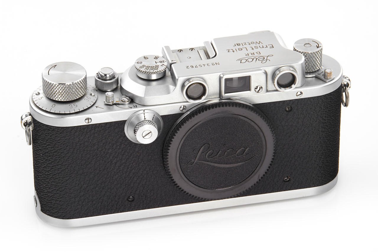 Lot 299 - A Leica IIIb 35mm Rangefinder Camera Outfit