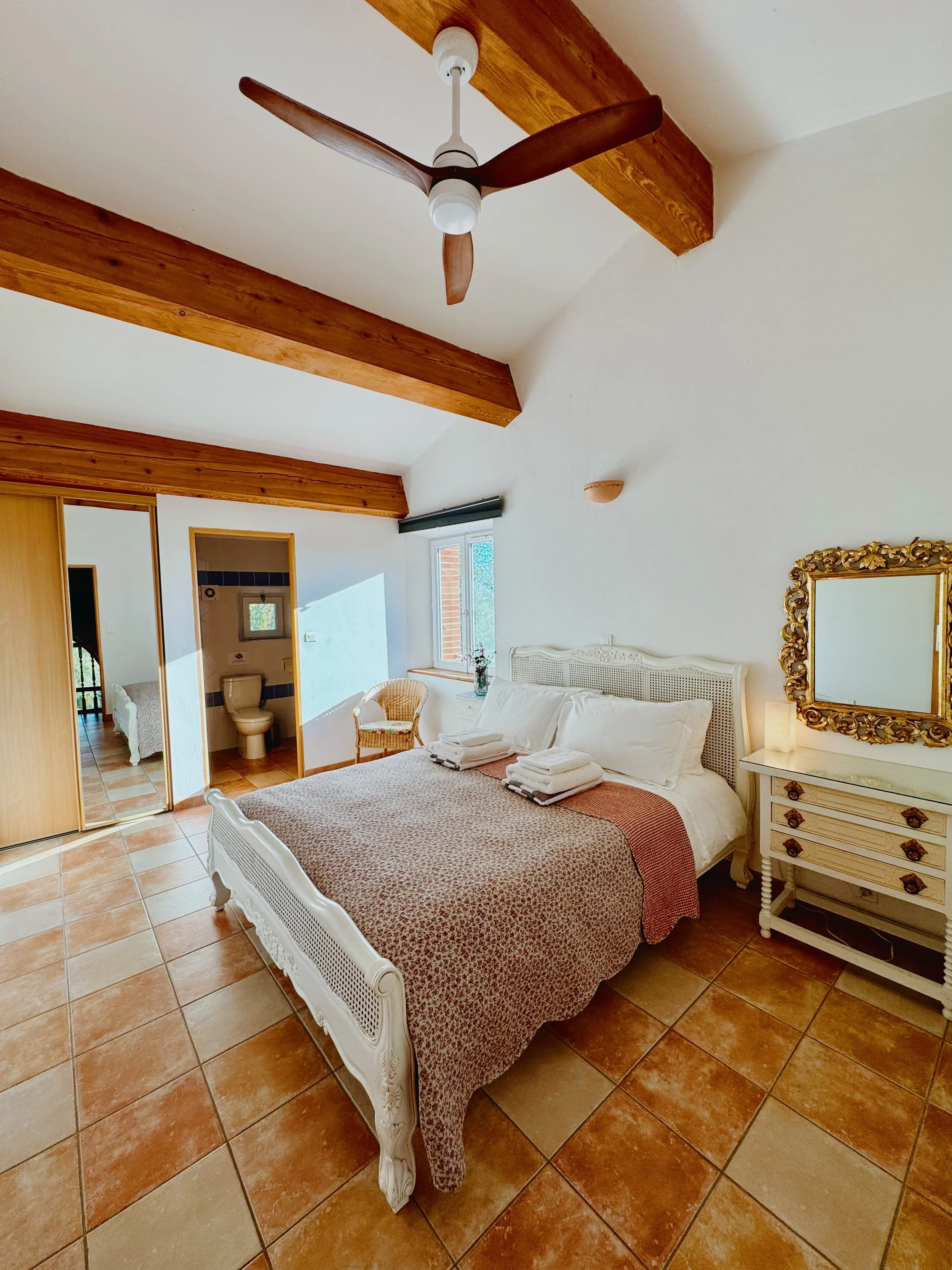 Loustal Beau double bedroom