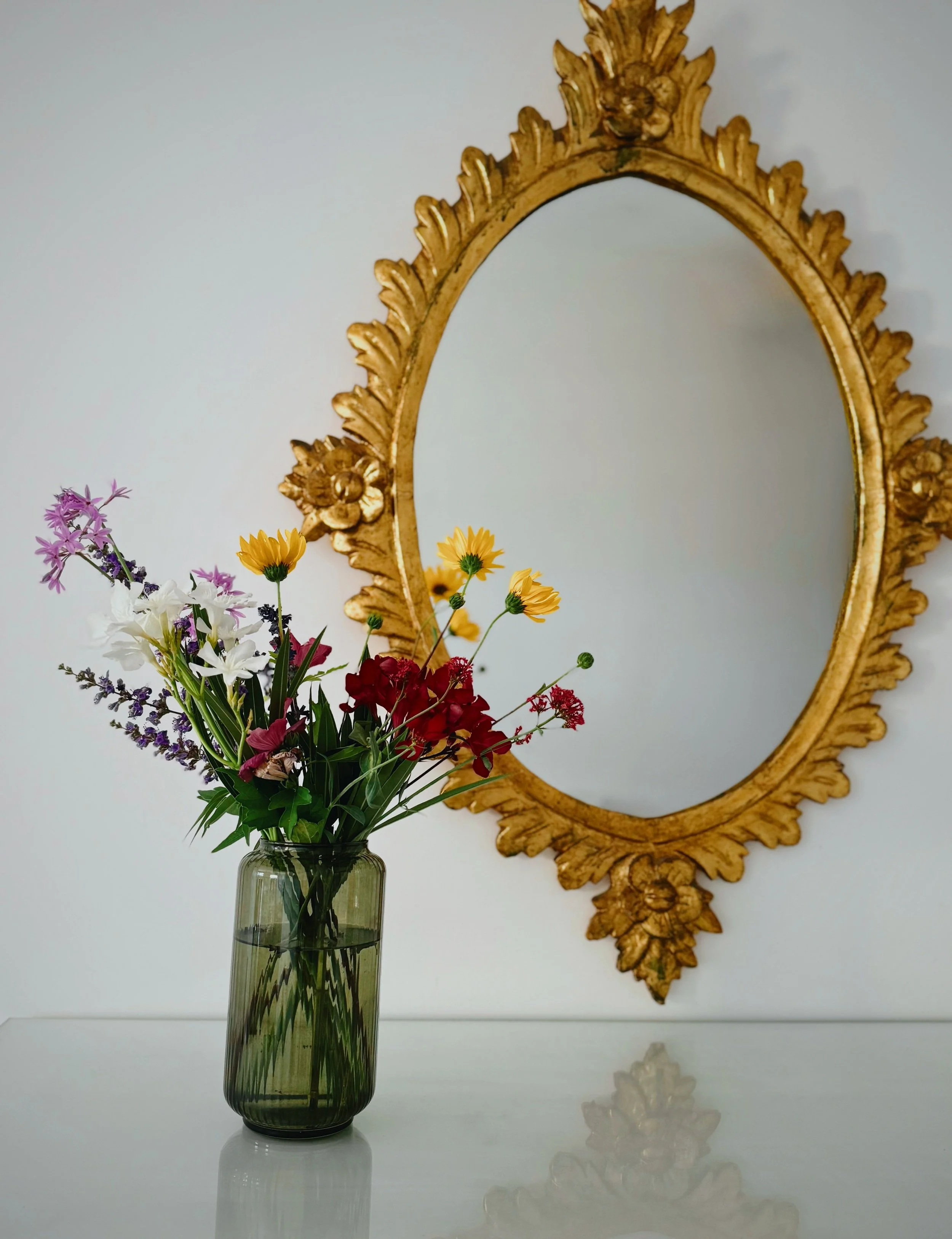 L'Ostalet flowers and mirror