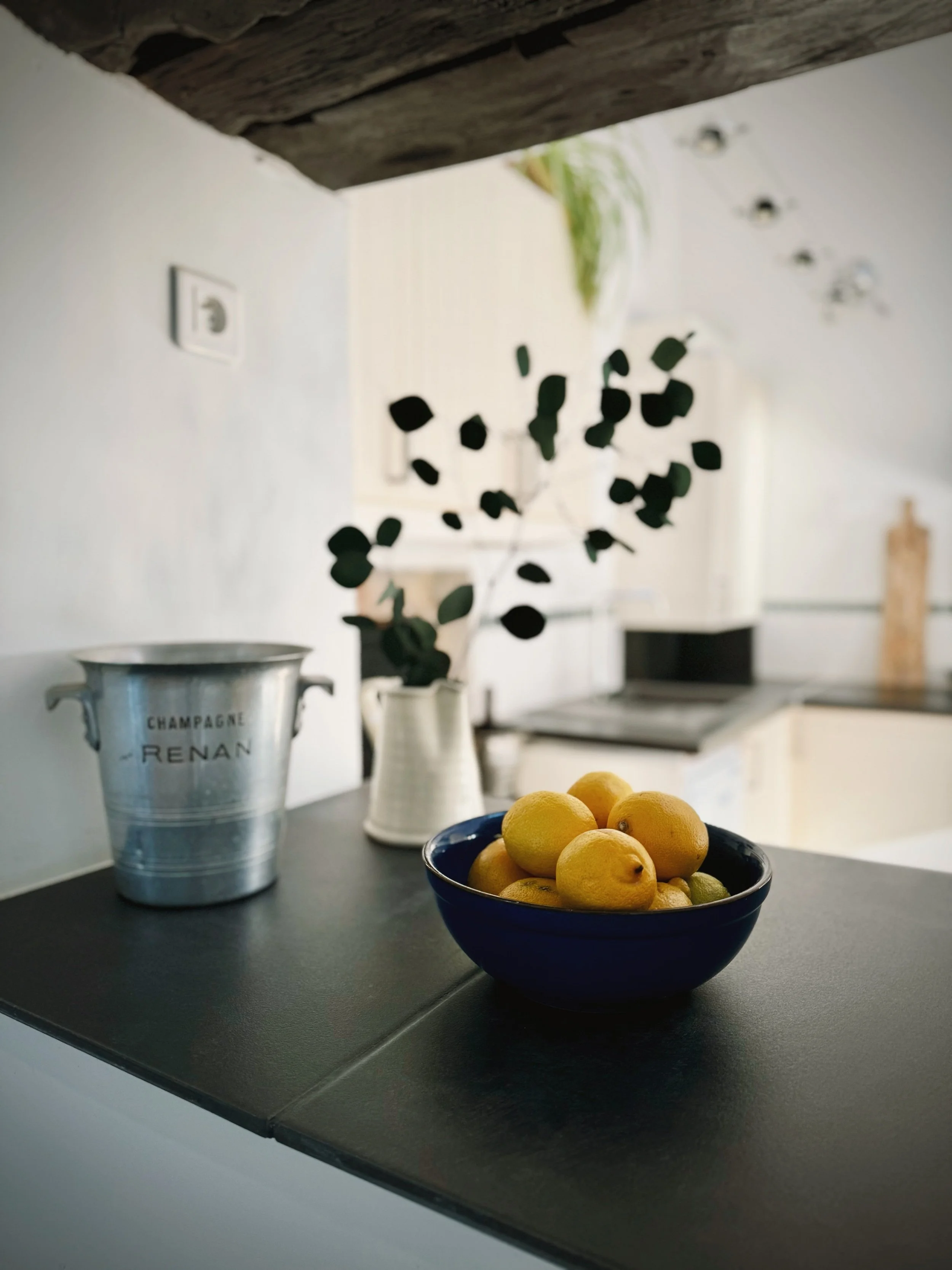 L'Ostalet kitchen view