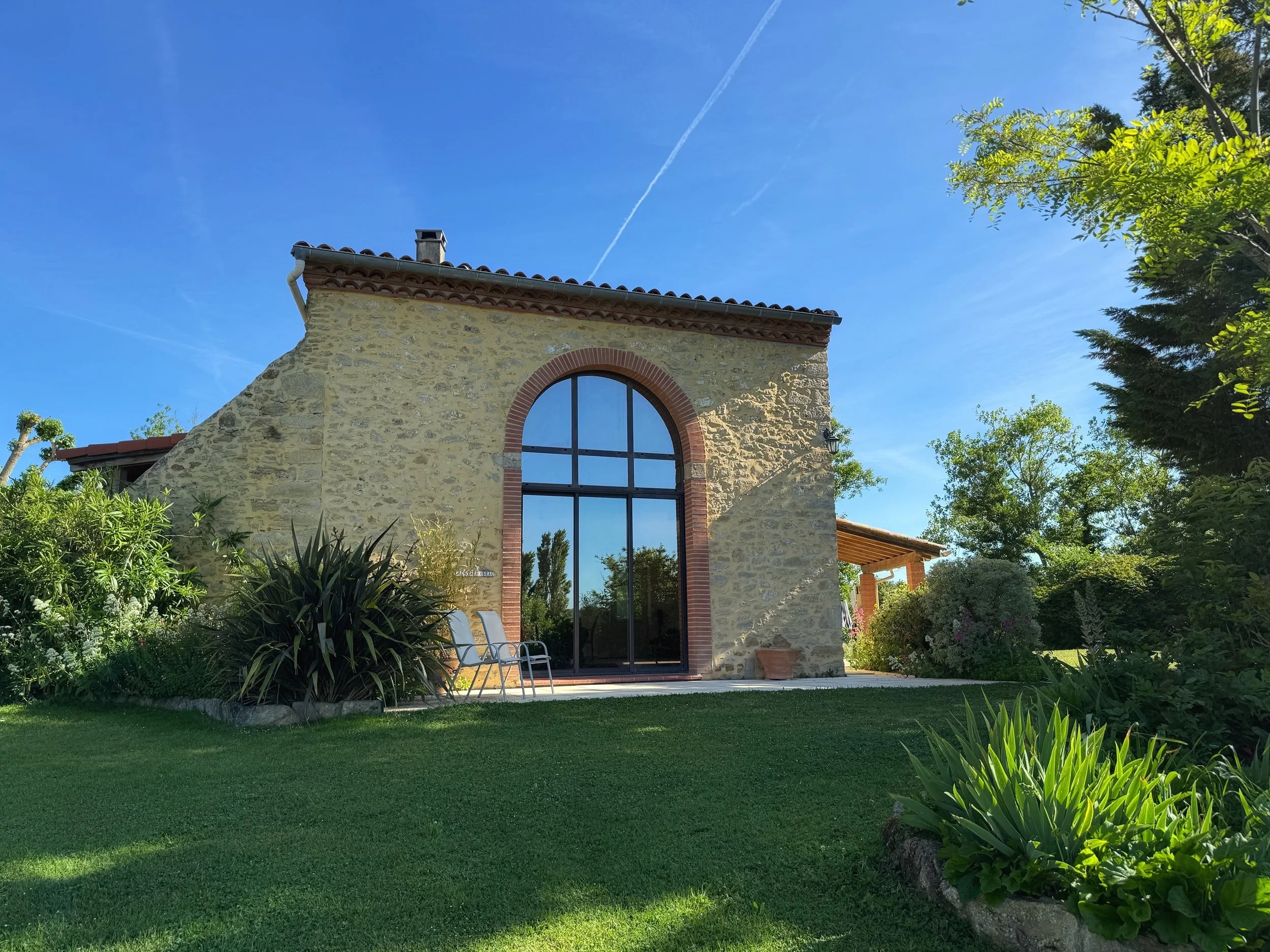 Loustal-Beau-outside.jpg