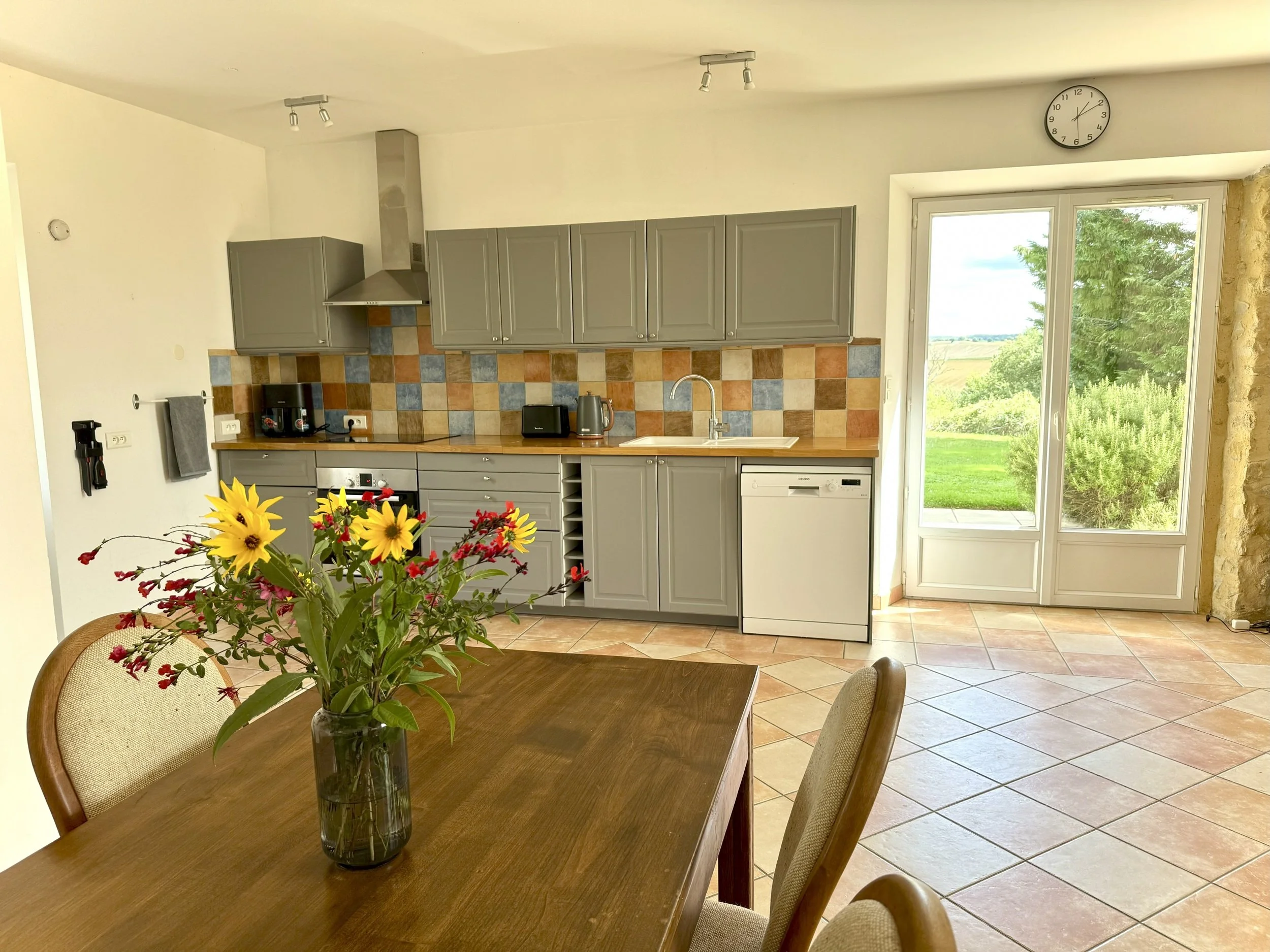Loustal Beau dining room and kitchen