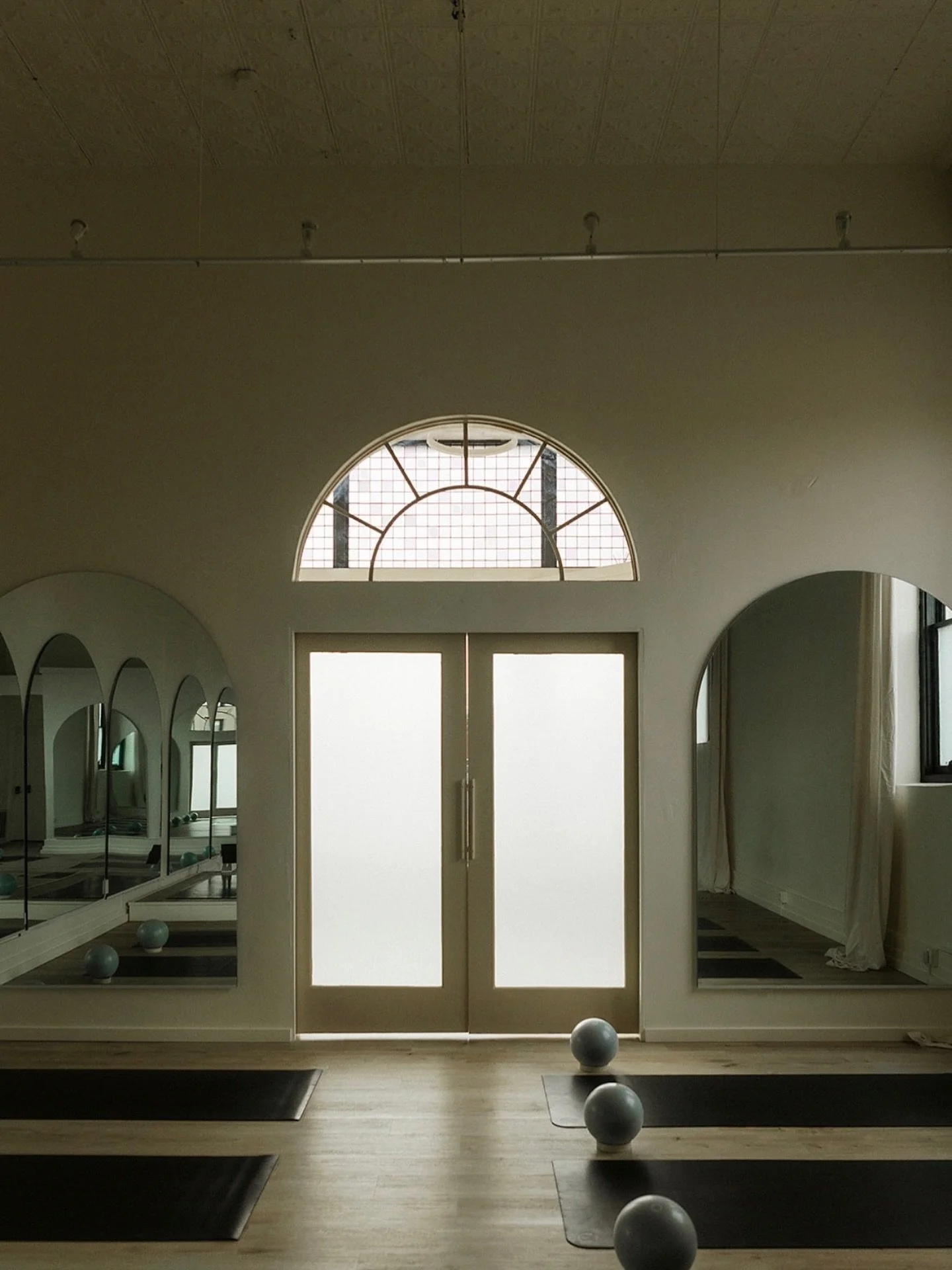 ✨ Reminder ✨
Mat 2 training is going down next weekend with our fav @denisegraeffitness (following the @balanced_body curriculum) on March 7th and 8th. Mat 2 will cover the more granular stuff&mdash; teaching intermediate / advanced moves and how to 