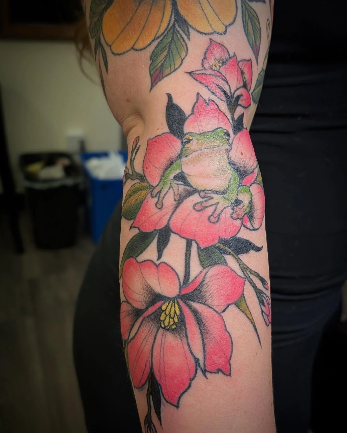 After a bit of a break for the holidays we&rsquo;re back! And we have openings! 🍾🎉 please feel free to reach out and get the new year started off right with a new tattoo! ✨✨

📧-Dustin@9livestattoo.com
@9.lives.tattoo 
.
.
.
.
.
.
.
.
.
.
#tattoo #