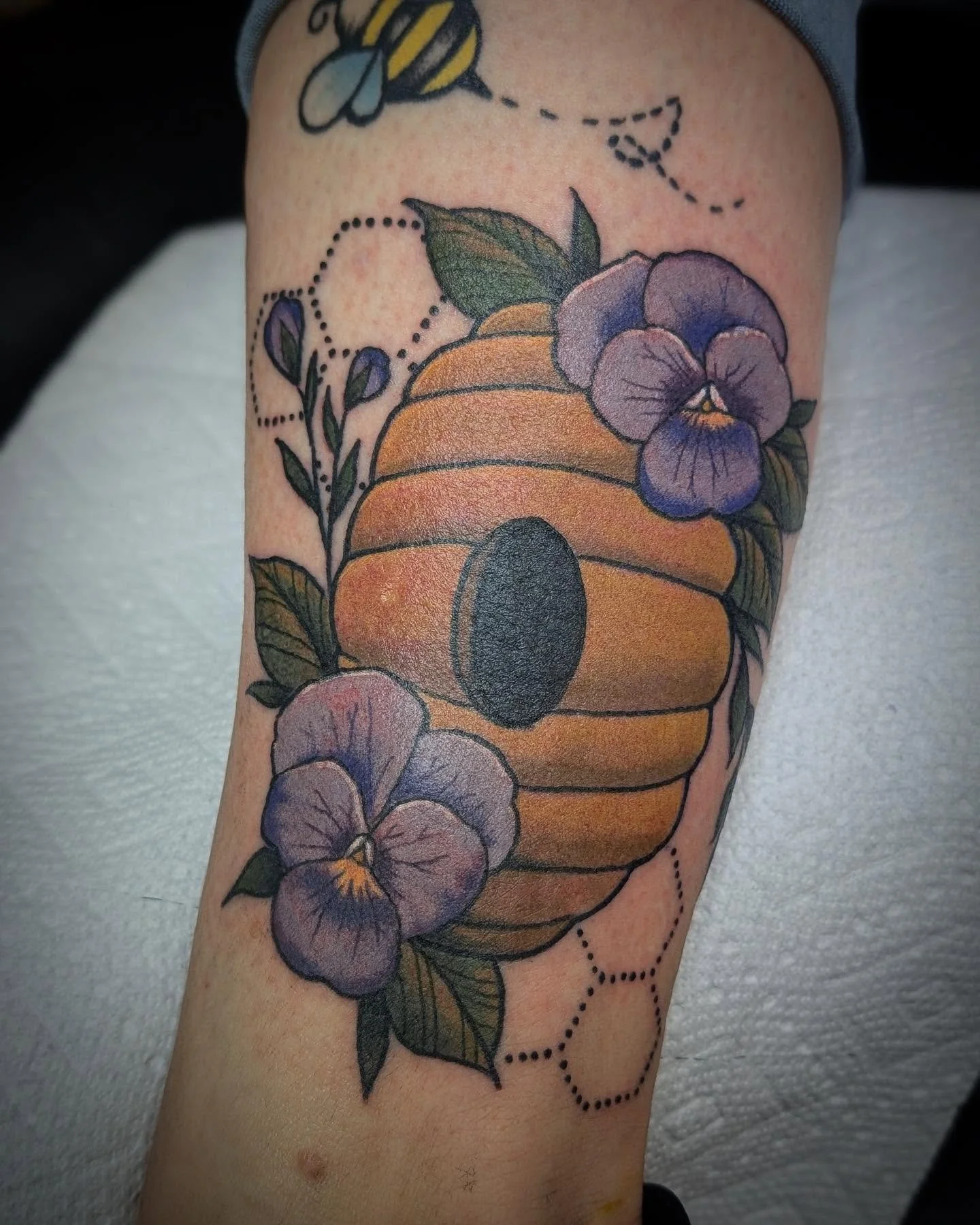 Slowly but surely spring is coming! 🐝🐝buzz on through and get something to show of this summer! 💪🏼

📧-Dustin@9livestattoo.com
@9.lives.tattoo 
.
.
.
.
.
.
.
.
.
#tattoo #tattooartist #tattooart #ink #traditional #tattooideas #inked #tattoodesign