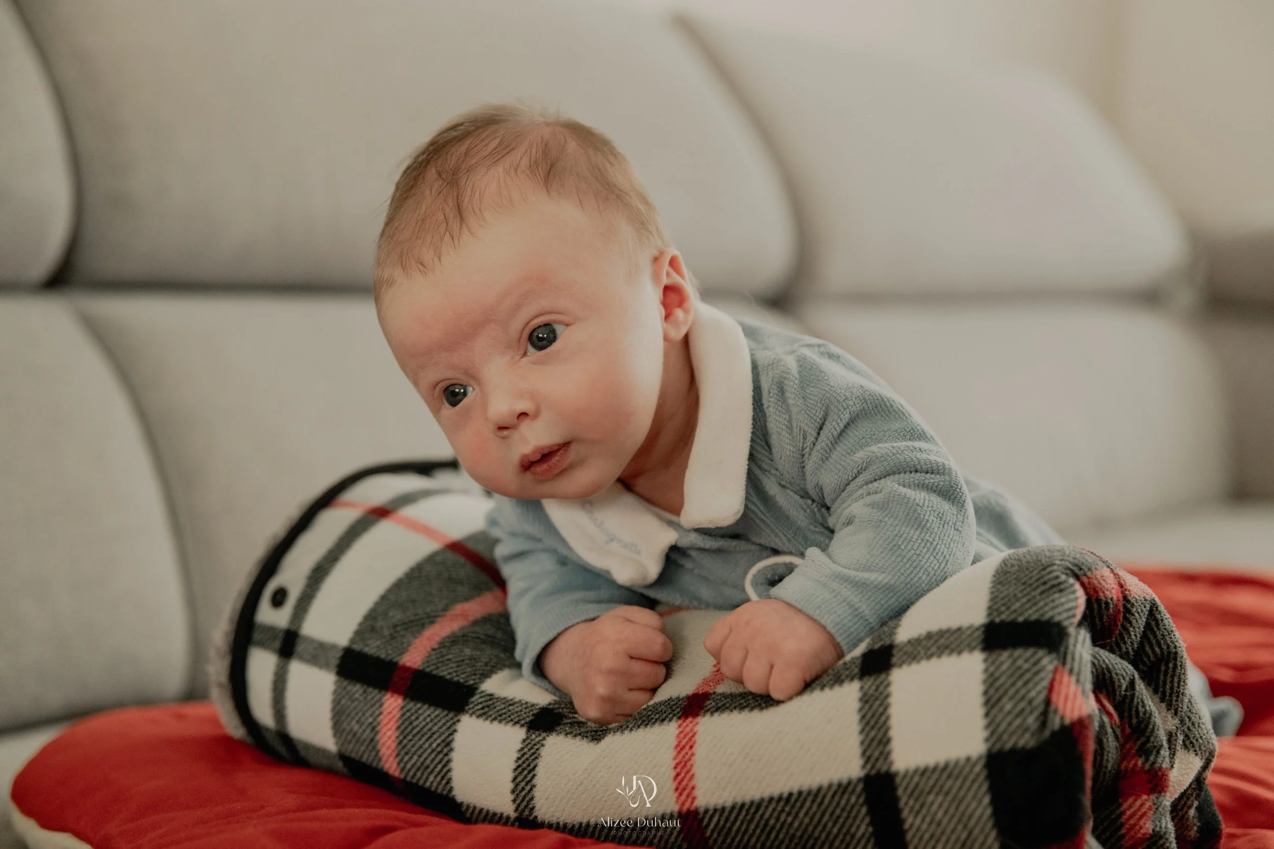 Séance photo nouveau-né à domicile naturelle