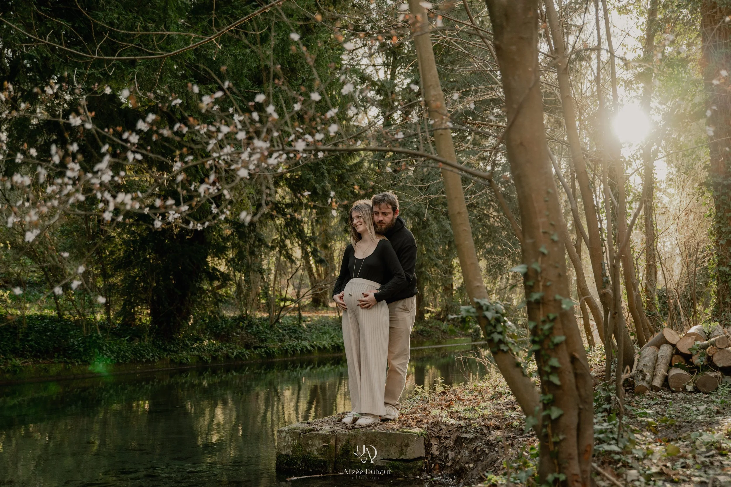 Séance grossesse fleurie