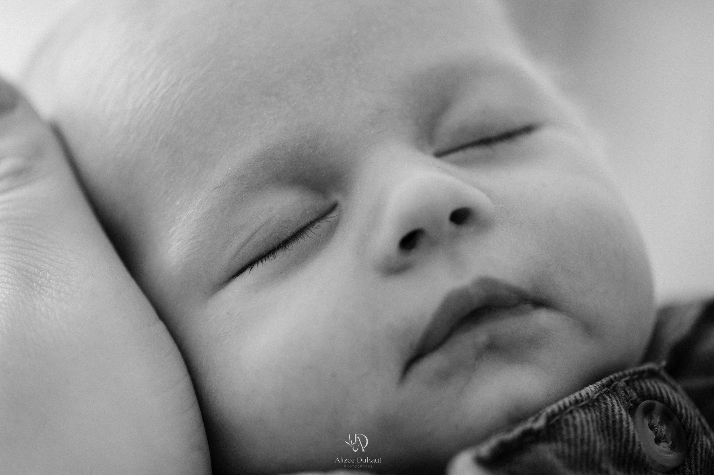 Séance photo bébé à domicile naturelle