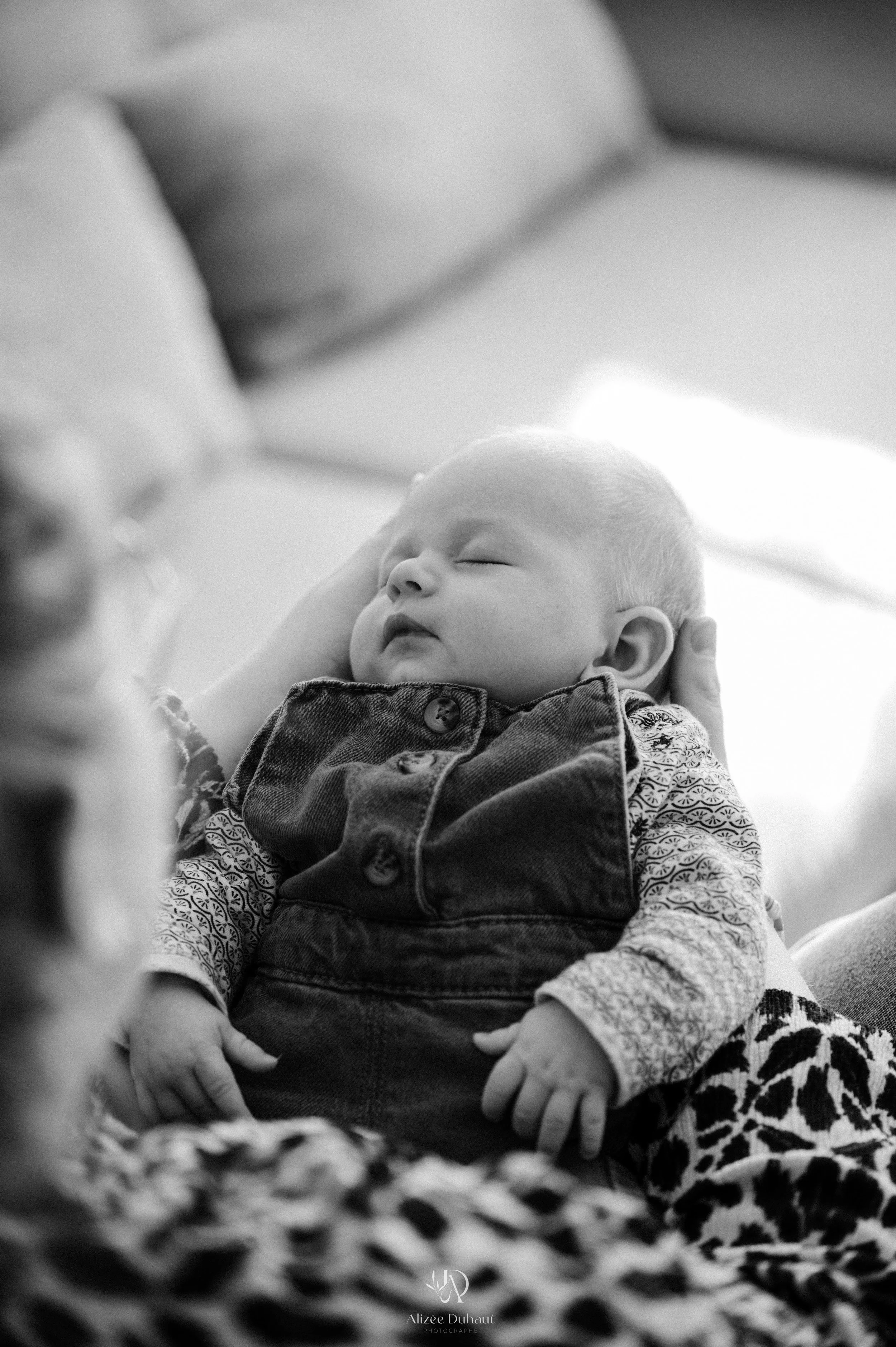 Séance photo nouveau-né noir et blanc 
