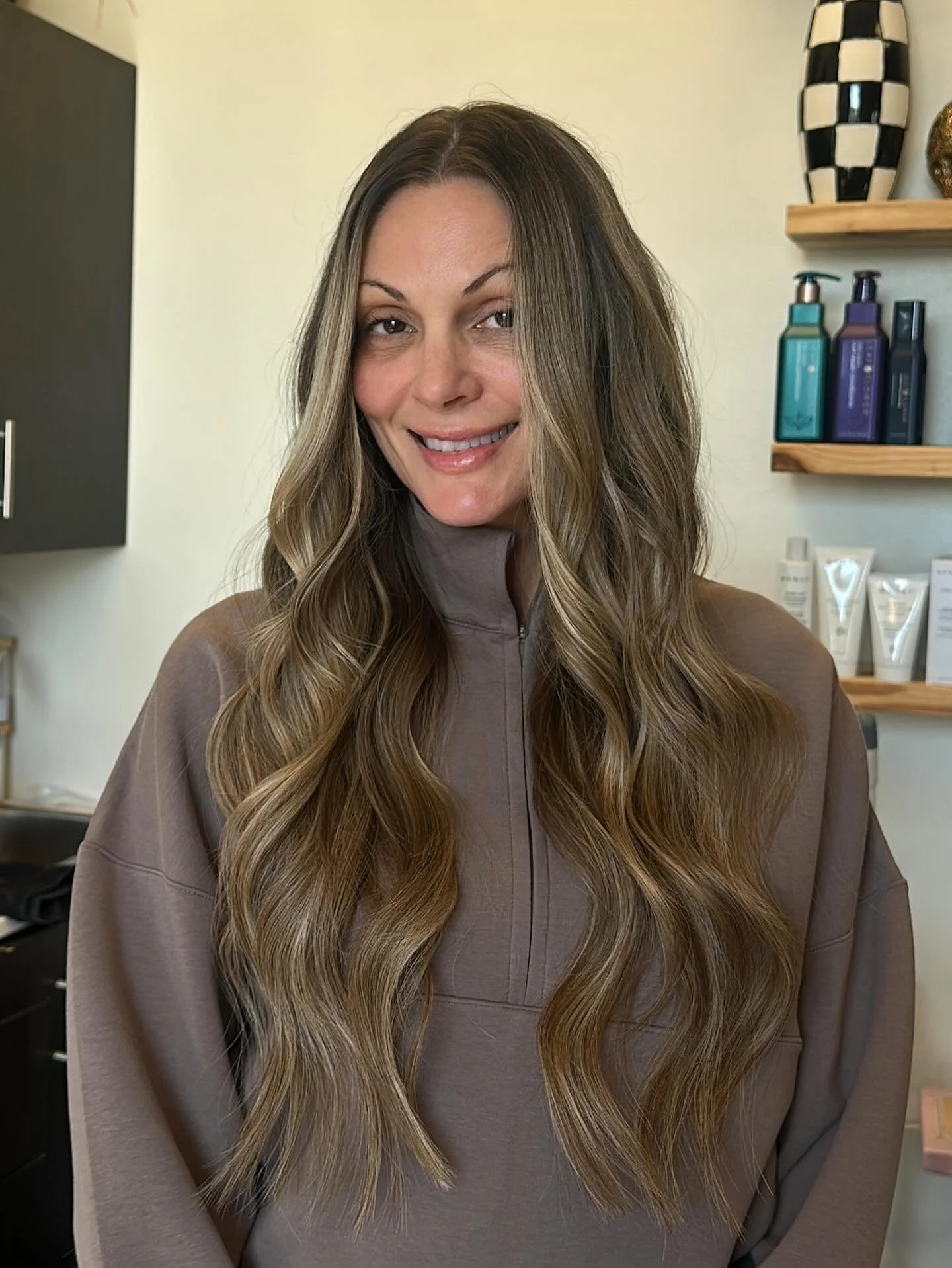 See what 1 row of extensions can do 🥵♥️
We always added a few K-tips in the front 
22” of Levi @thehair.collective_ 
Interested in extensions to give your hair a fullness and volume? Free virtual consults are available- link in bio to