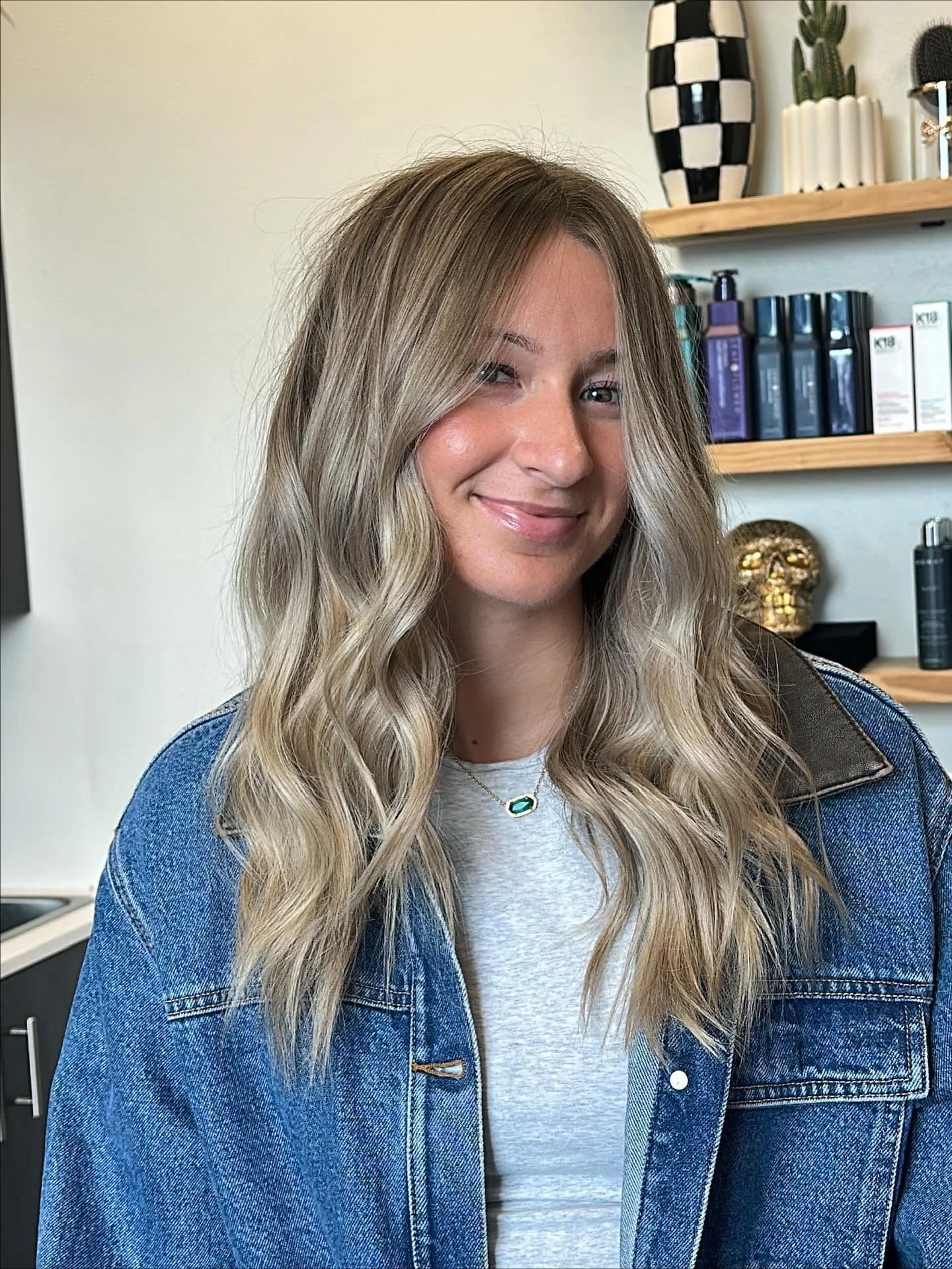 we went darker on this beauty ✨✨
#milwaukeehairstylist#milwaukeehair#milwaukeestylist