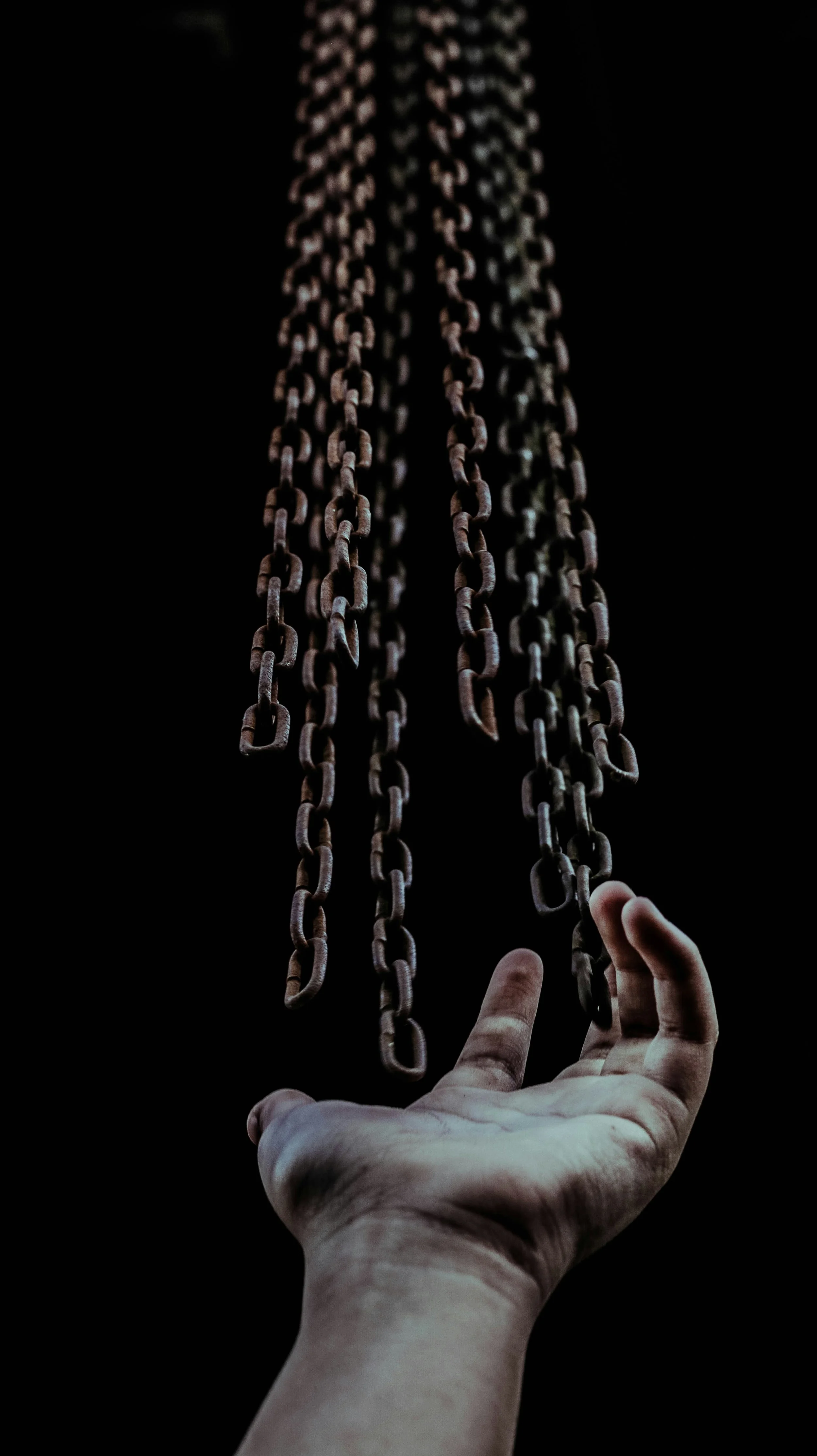 Breaking The Chains: A journey Through Pain, Trauma And Healing.