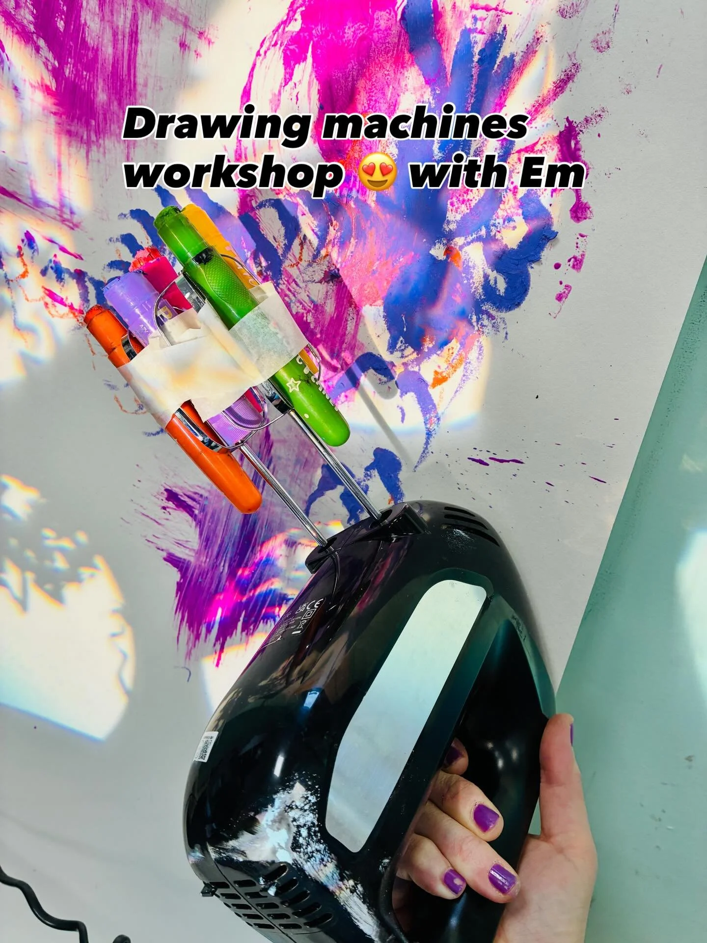 When you find friends who just ✨get✨it 😅😅😅
💁🏼&zwj;♀️💁🏼&zwj;♀️
Em (@skirtlegrater) facilitated a lush workshop exploring drawing using machines and what happens in the space between human direction and machine manipulation 🤯🥹😍 wild times, vr