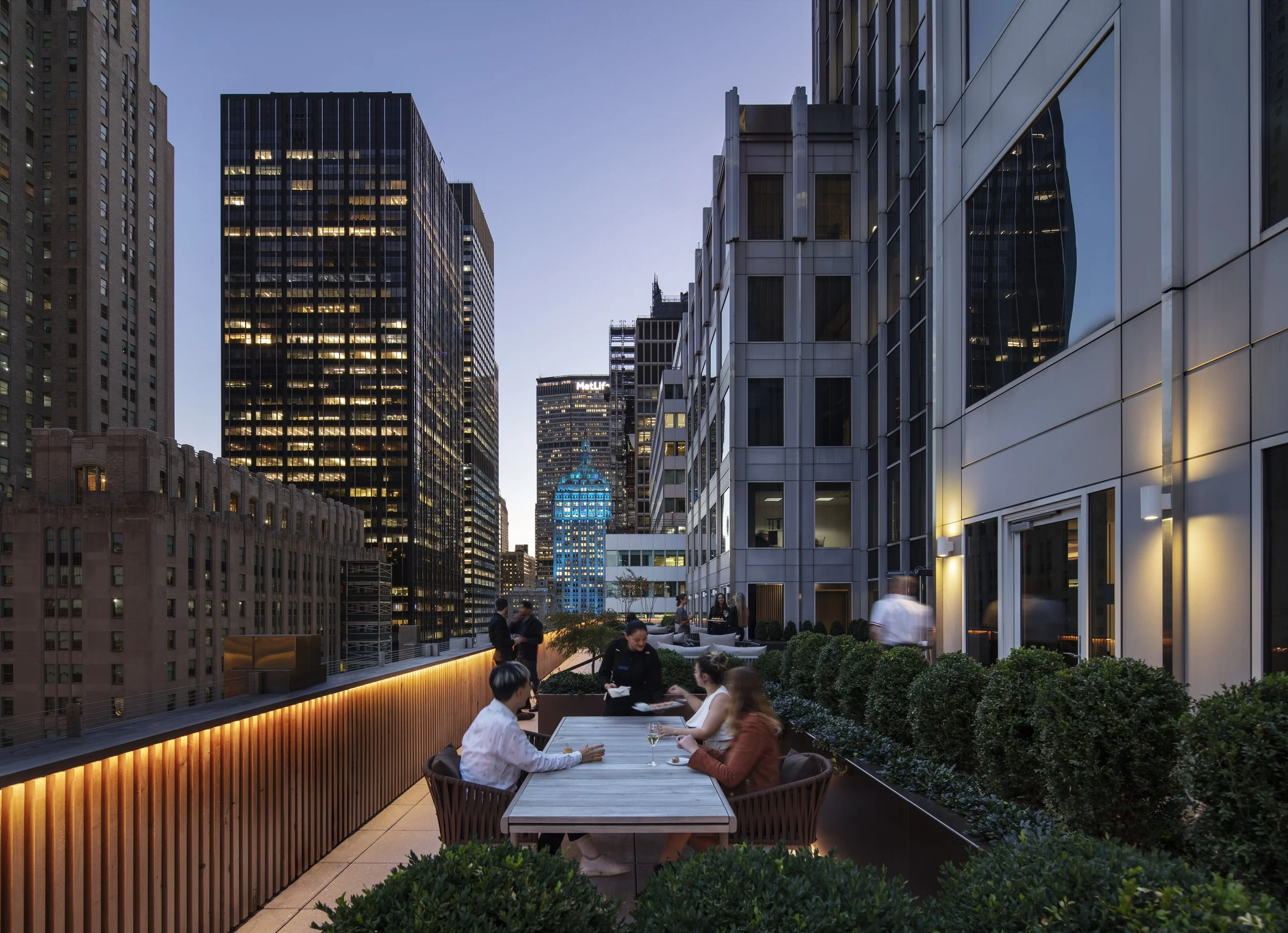 MB20221103_MoA_IMG_2860_jpg-Light vs. Light.jpg