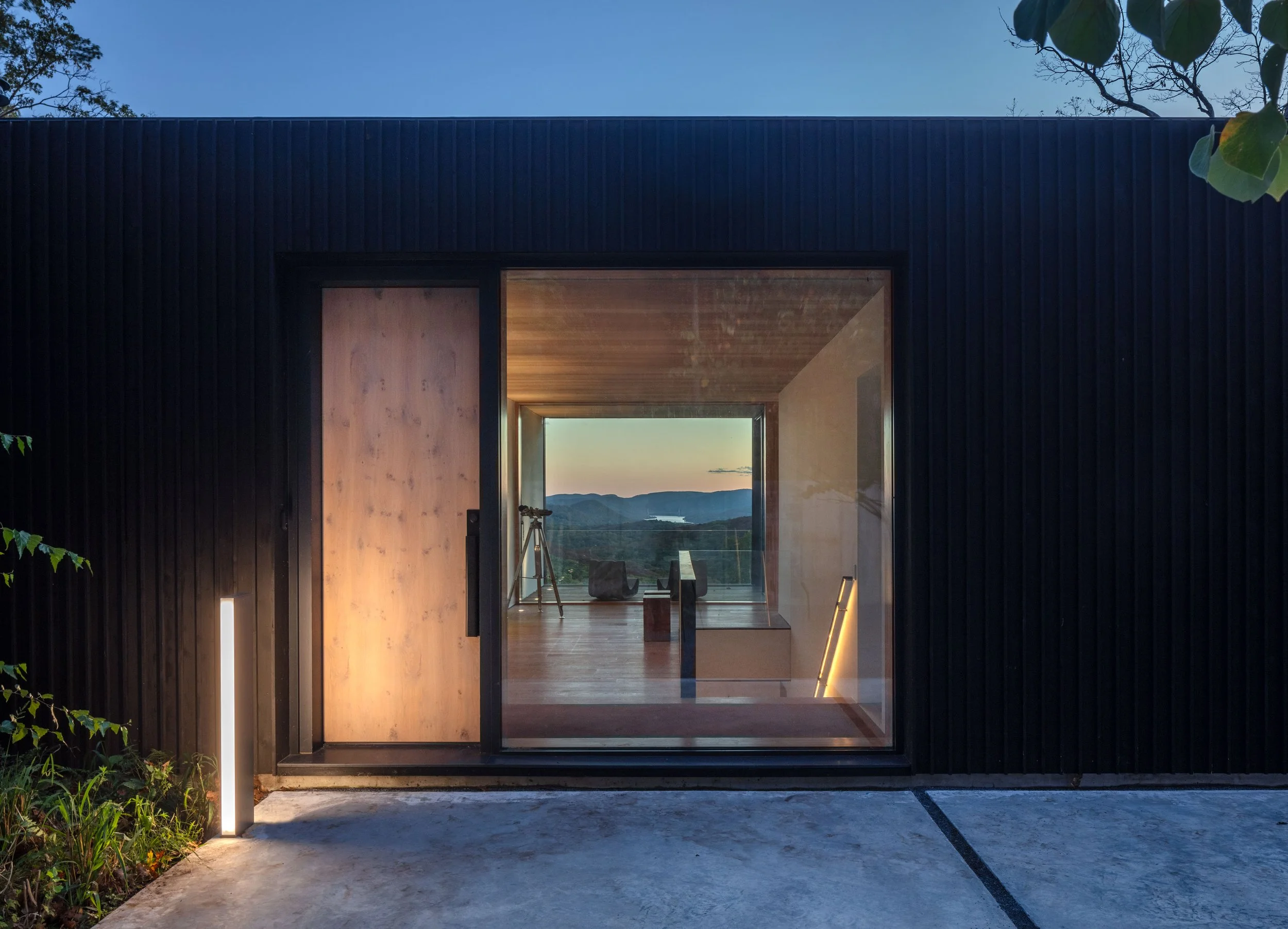 2C6A3642-Light vs. Light.jpg