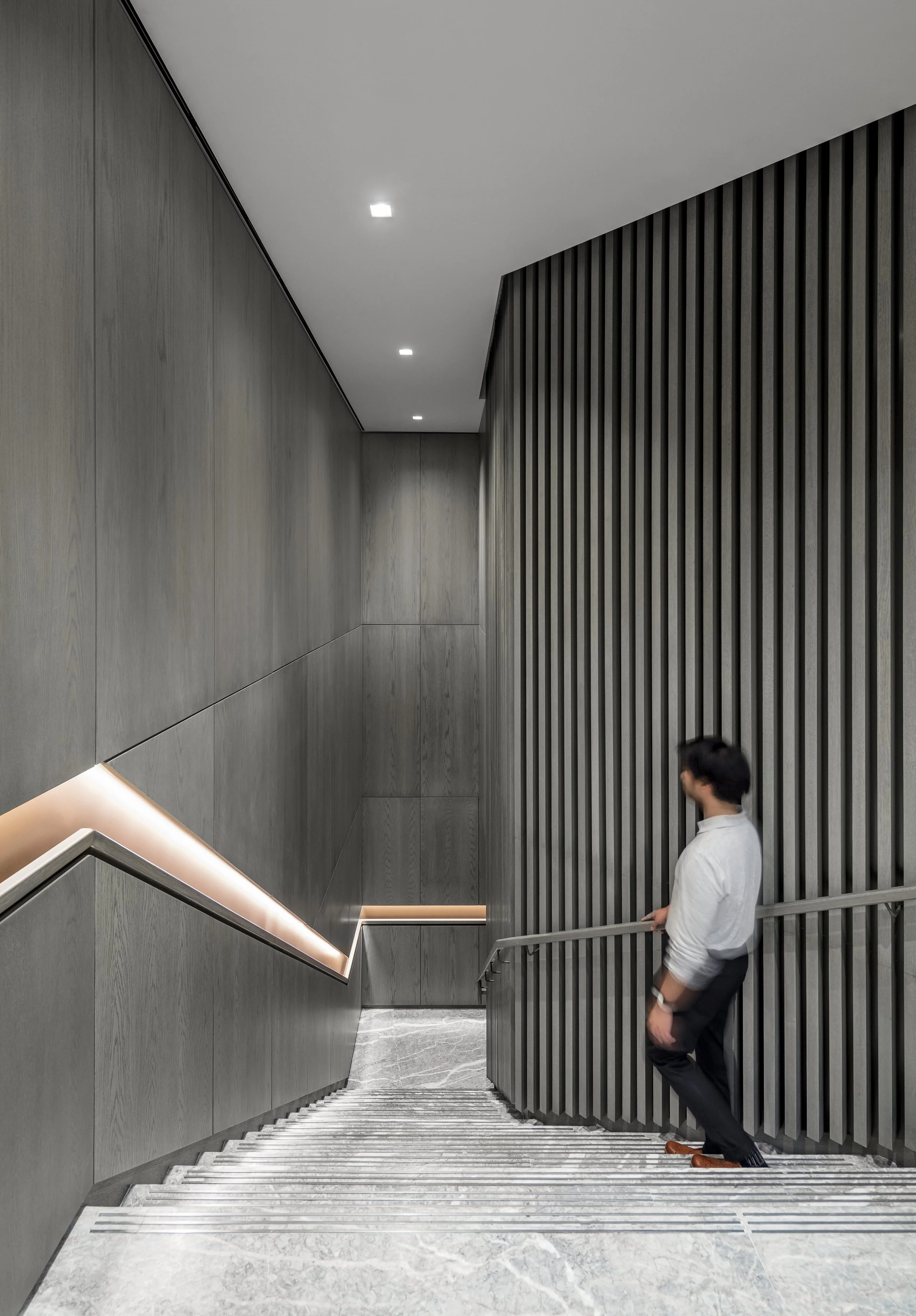 MB20220629_MoA_IMG_7004_jpg-Light vs. Light.jpg