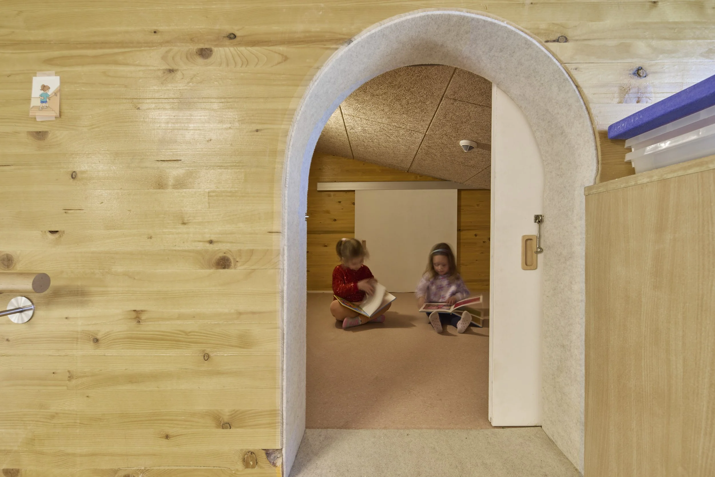 Verloren ruimte benut door Lava architecten, kleuterschool Boutersem