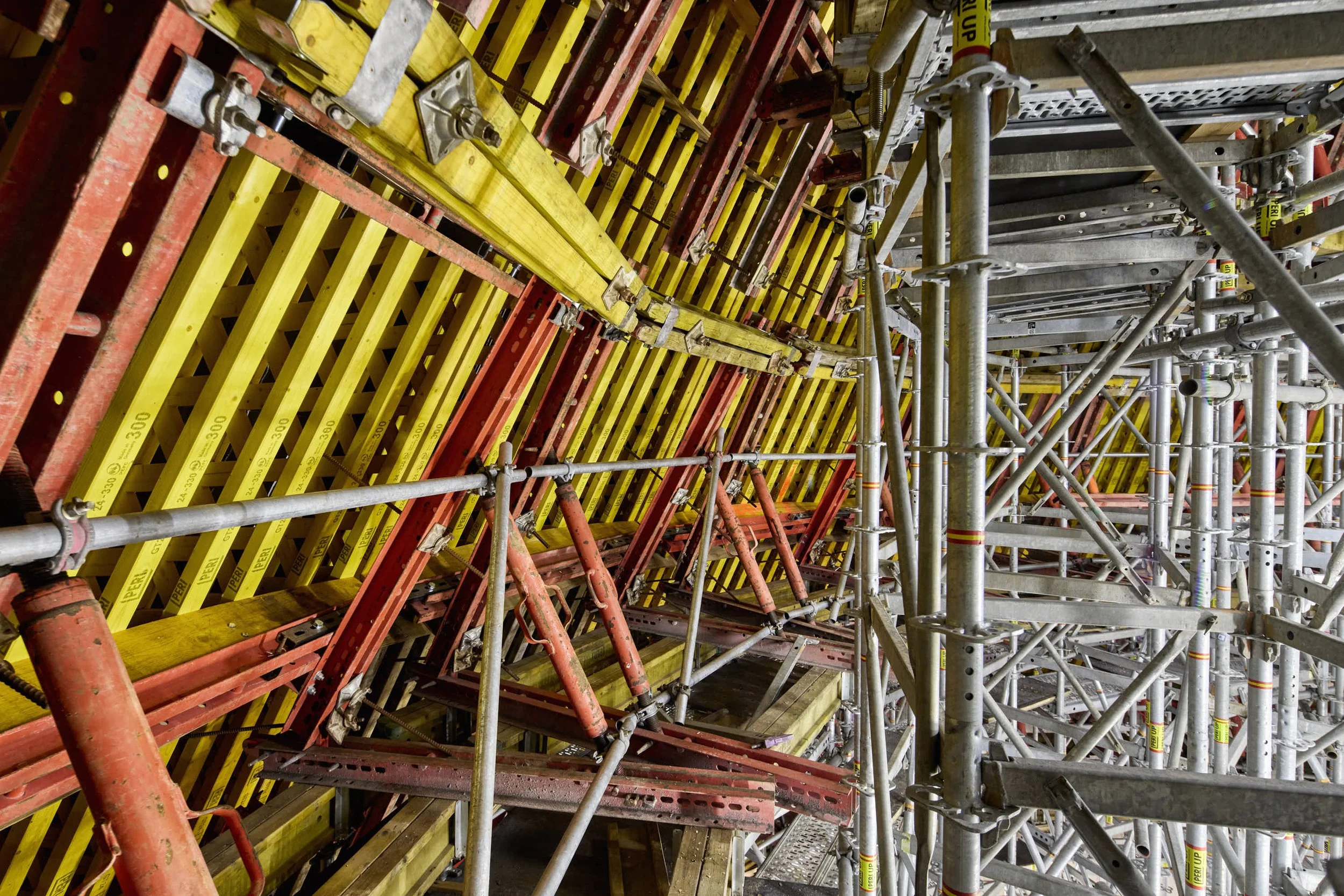 Cementsilo in Obourg, opdracht voor Peri