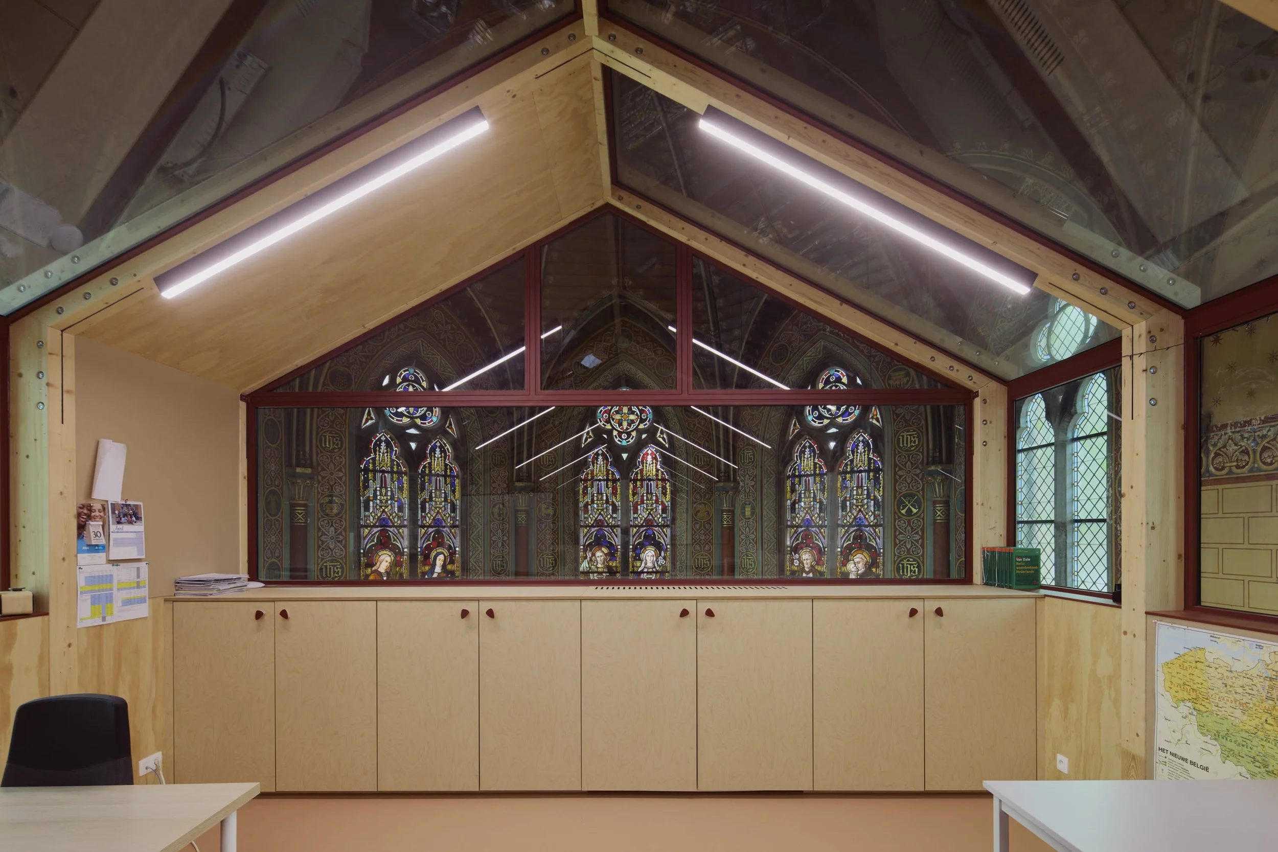 Czaar plaatste een klaslokaal als nieuw volume in de kapel
