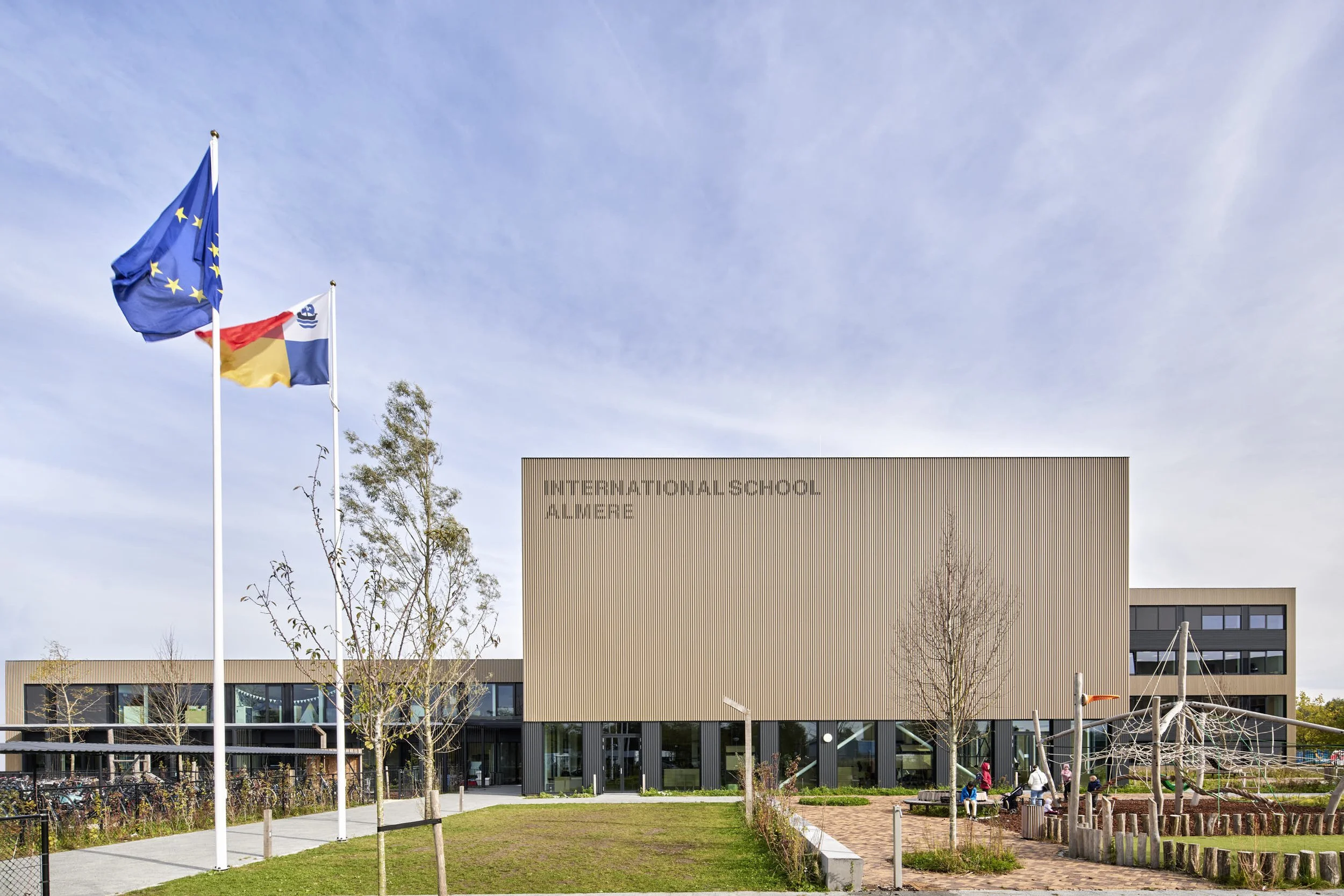 International School in Almere, ontwerp van Cepezed architecten, opdracht voor Evoke PR en Tata Steel