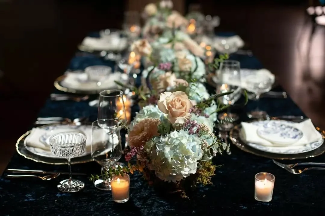 We're loving how these stunning photos by @katiehammondphotography make our rentals and @fancyplantsflowers florals look even more gorgeous against that lush velvet linen!
Featured Rentals;
Champagne Coupe
Pure Water and Wine Glasses
Gold Rim Ribbon