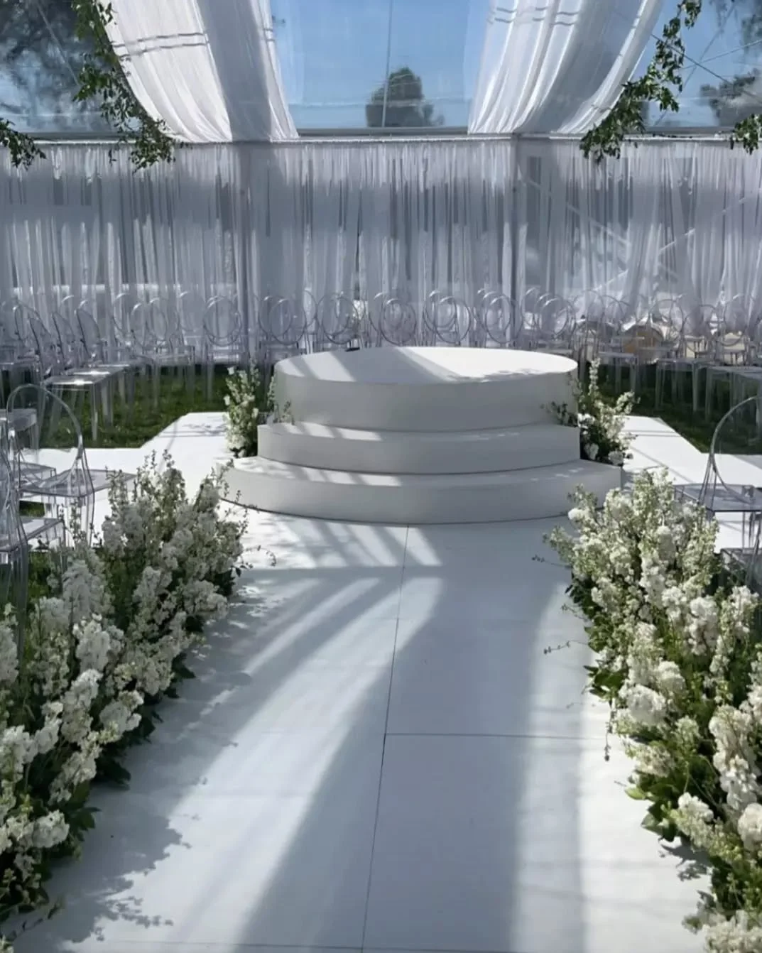 Ceremony set and ready for the wedding using dancefloor as aisle. Then a quick "little" flip for dancing the night away under the stars. 
#dancefloor #tentwedding #tentreception
@tracydiehlevents
@402events
@bouquetomaha
@ashleynicol