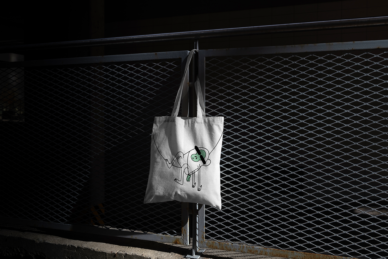01-raw-tote-bag-mockup.png