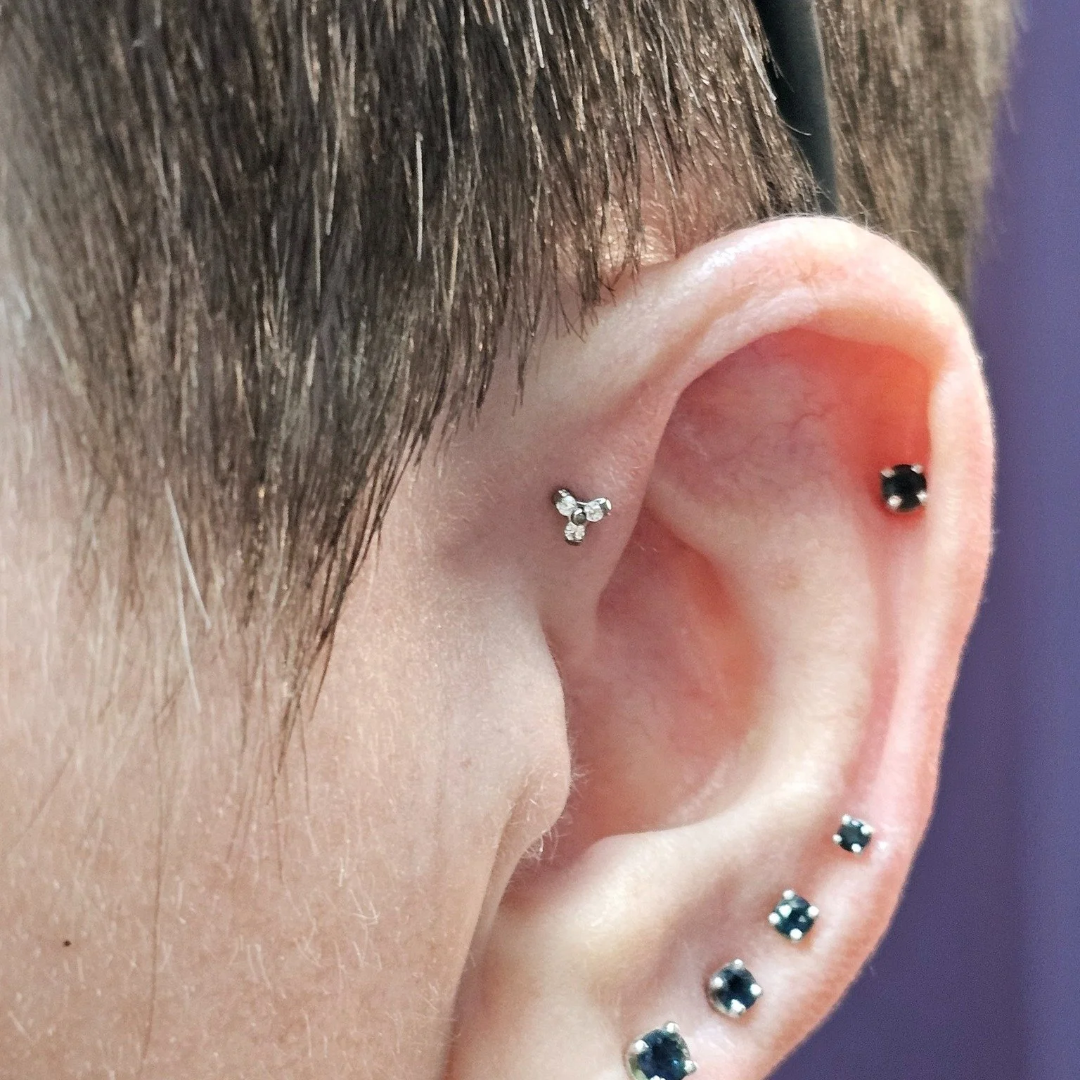Fresh forward helix by Nate with a titanium CZ triplet end #bodyanthology #northolmsted #clevelandpiercer #implantgrade #implantgradejewelry #piercingjewelry #forwardhelix #forwardhelixpiercings #forwardhelixpiercing #piercer #piercersofinstagram #bo