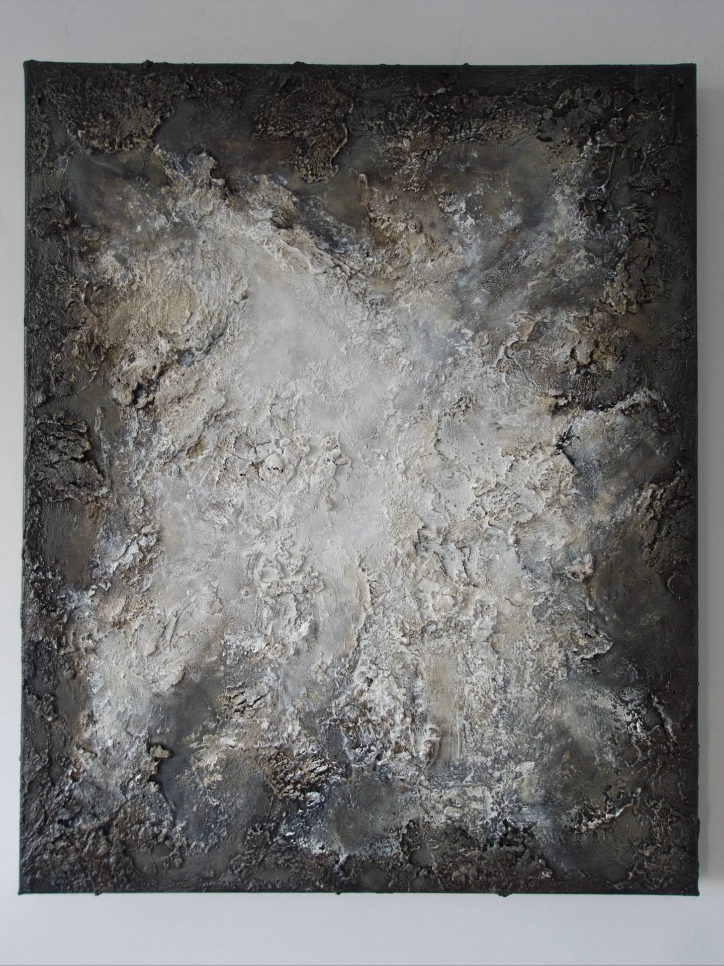 &ldquo;What Darkness Can&rsquo;t Hold&rdquo; - a quiet power that can&rsquo;t be held back. Now available on my website 🖤

#abstractexpression #contemporaryartwork #originalpainting #ukabstractartist #interiorart #expressiveabstraction