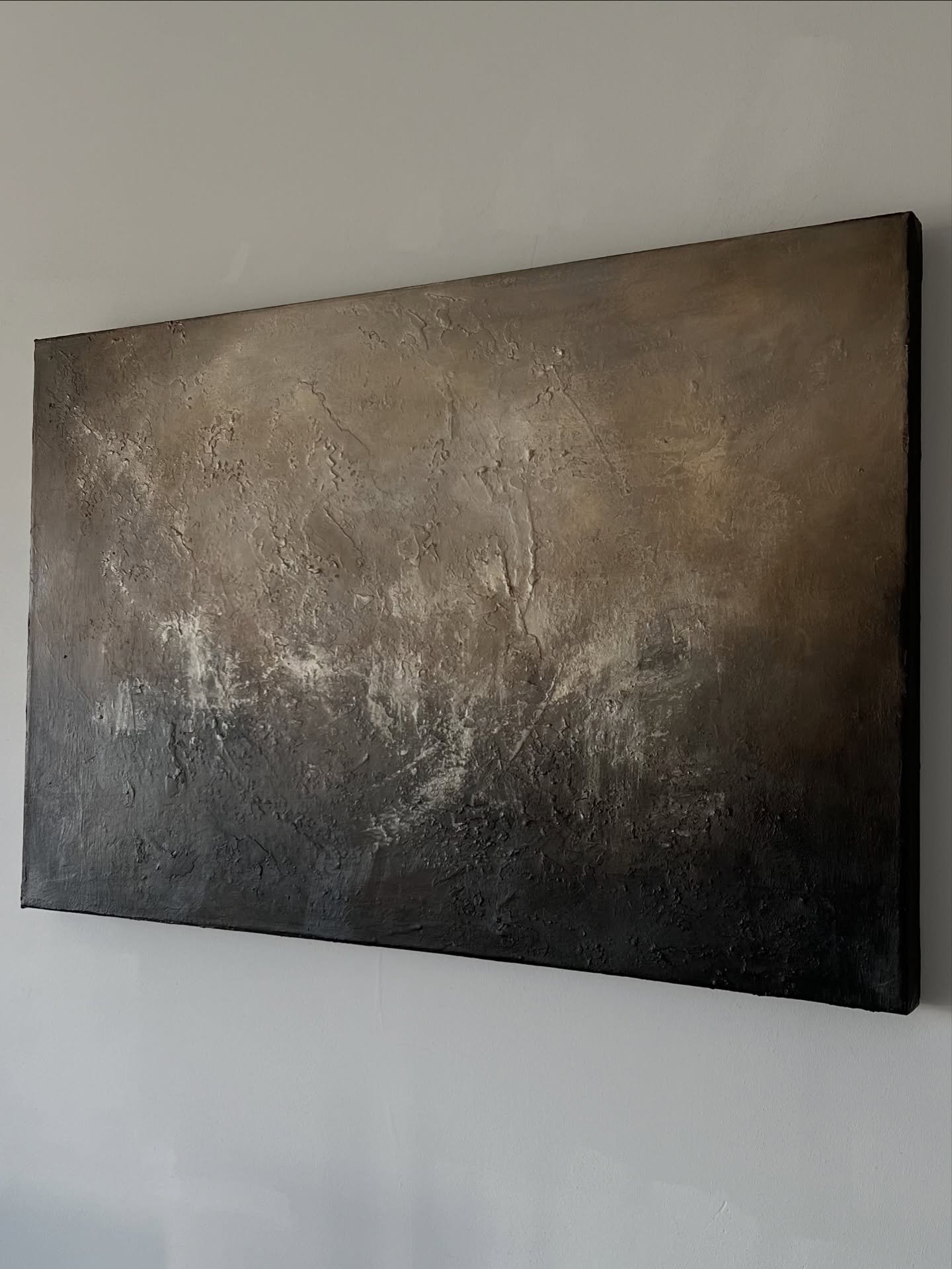 "Eclipse" Where darkness meets illumination, a harmonious balance. Available on my website 🌖 

#contemporaryart #abstractartist #originalartwork