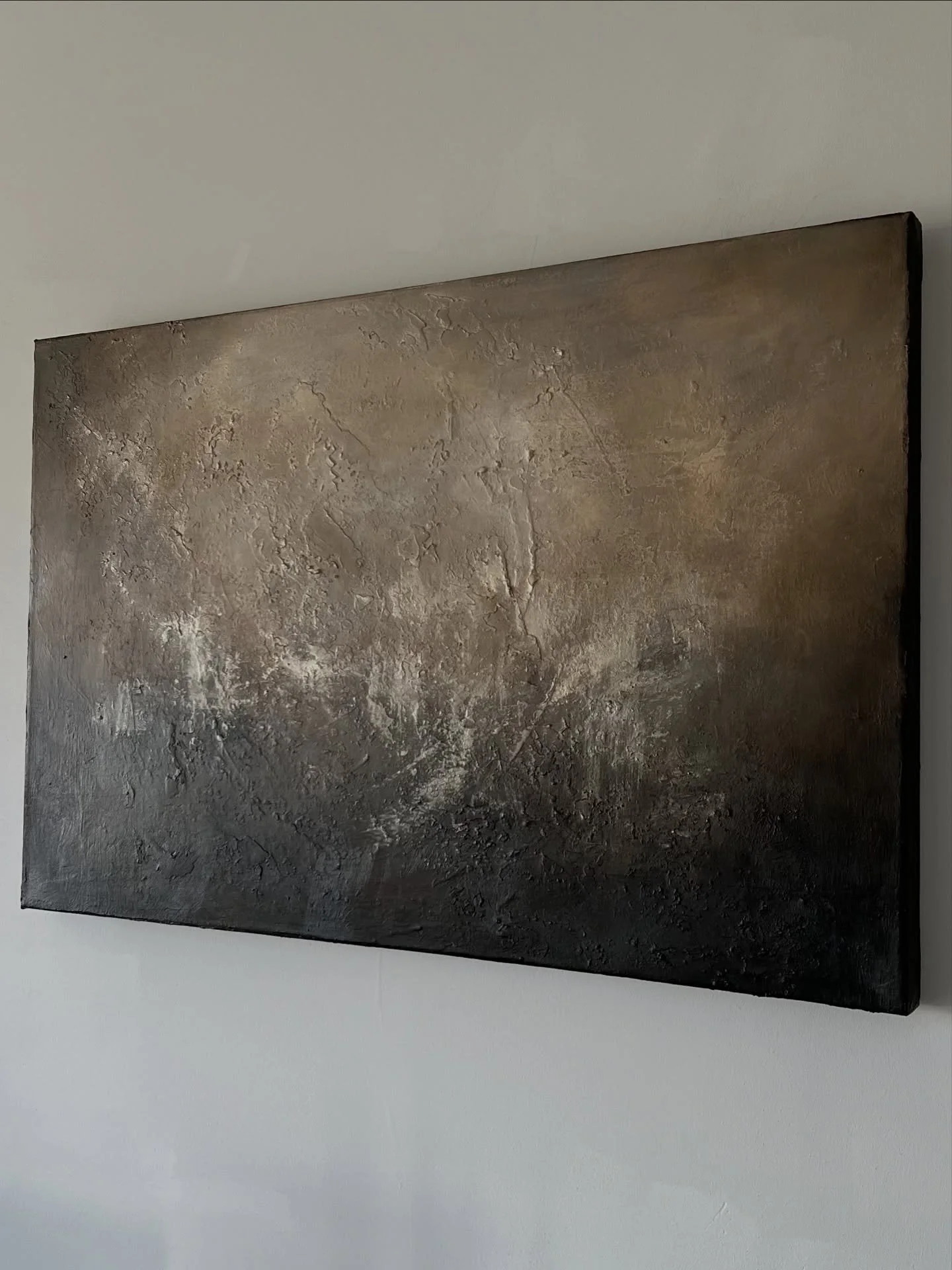 "Eclipse" Where darkness meets illumination, a harmonious balance. Available on my website 🌖 

#contemporaryart #abstractartist #originalartwork