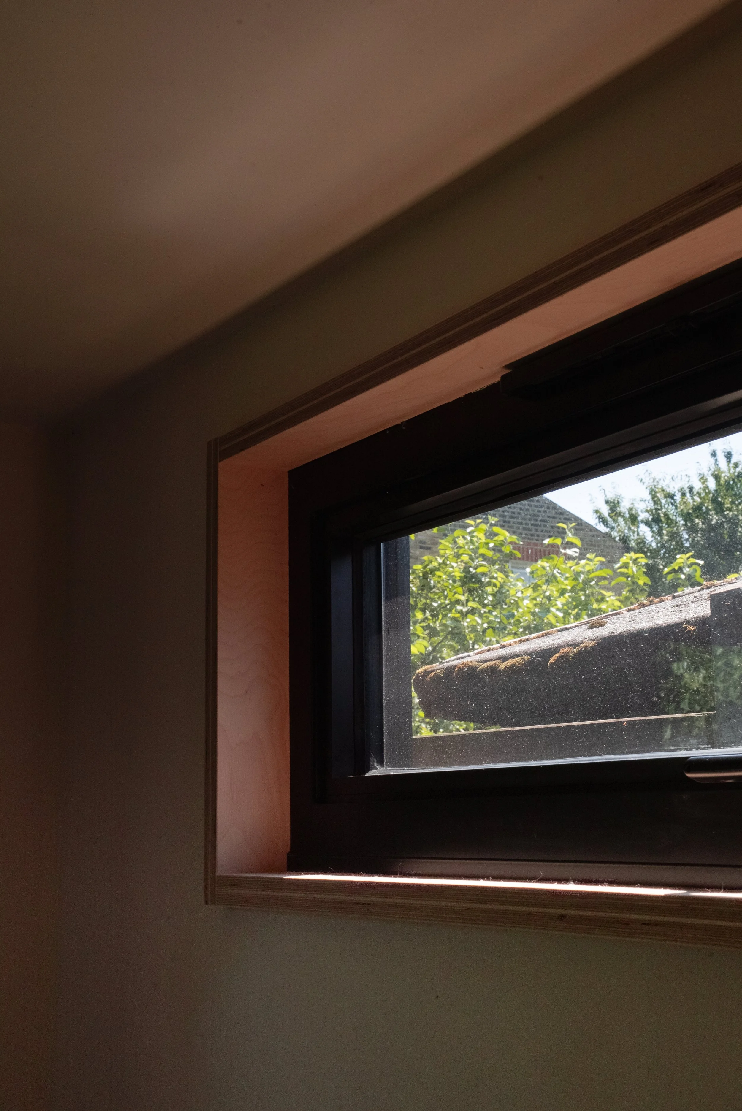 Letterbox Window