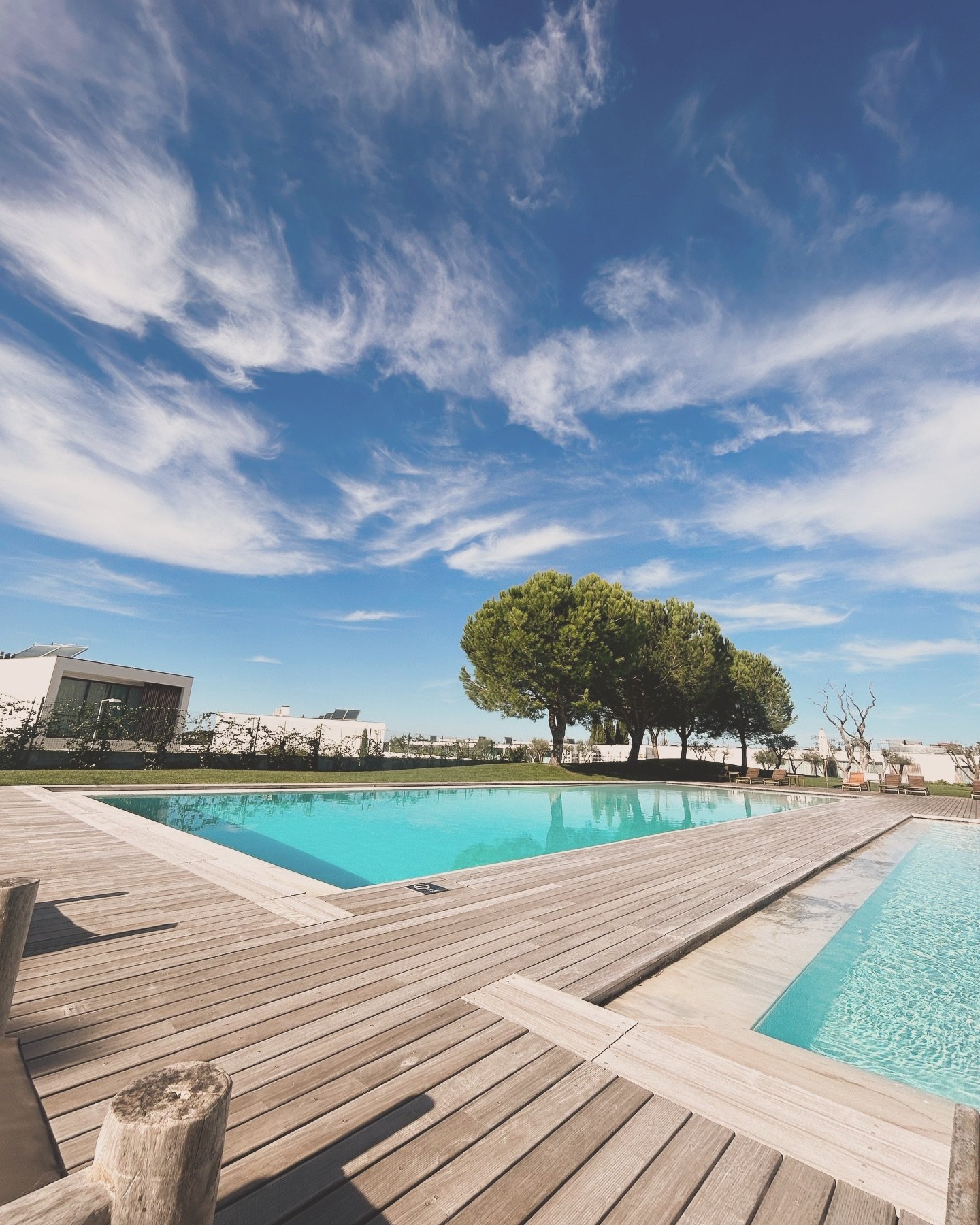 Y&rsquo;a rien de mieux que des vacances en famille pour  refaire le plein d&rsquo;&eacute;nergie. Je suis trop reconnaissante de pouvoir passer du temps de qualit&eacute; dans un d&eacute;cor aussi enchanteur ✨🌞.